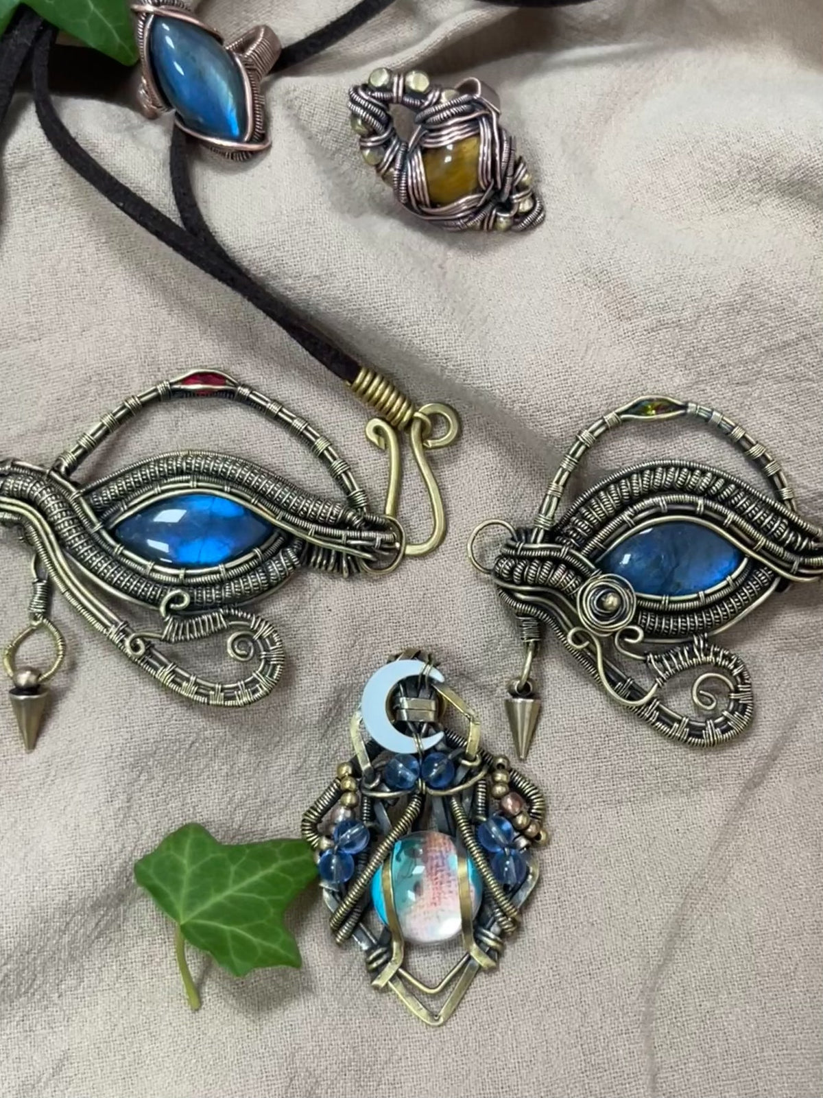 Pendent œil d'Horus en fil de cuivre