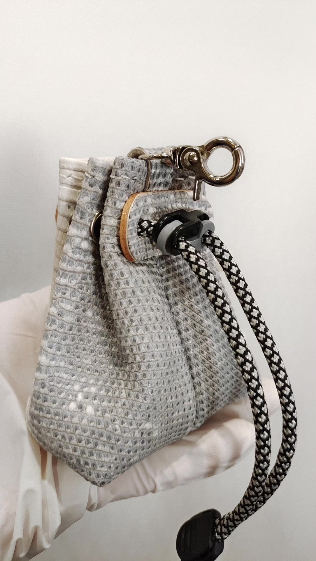 Bolsa de Moedas em Couro de Lagarto Feita à Mão