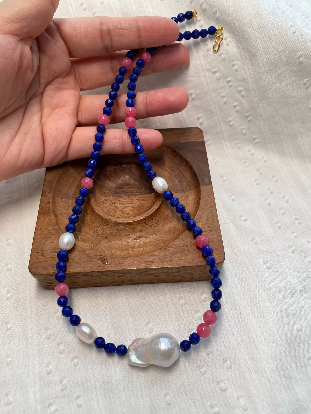 Collana in lapislazzuli, rodocrosite e perle d'acqua dolce