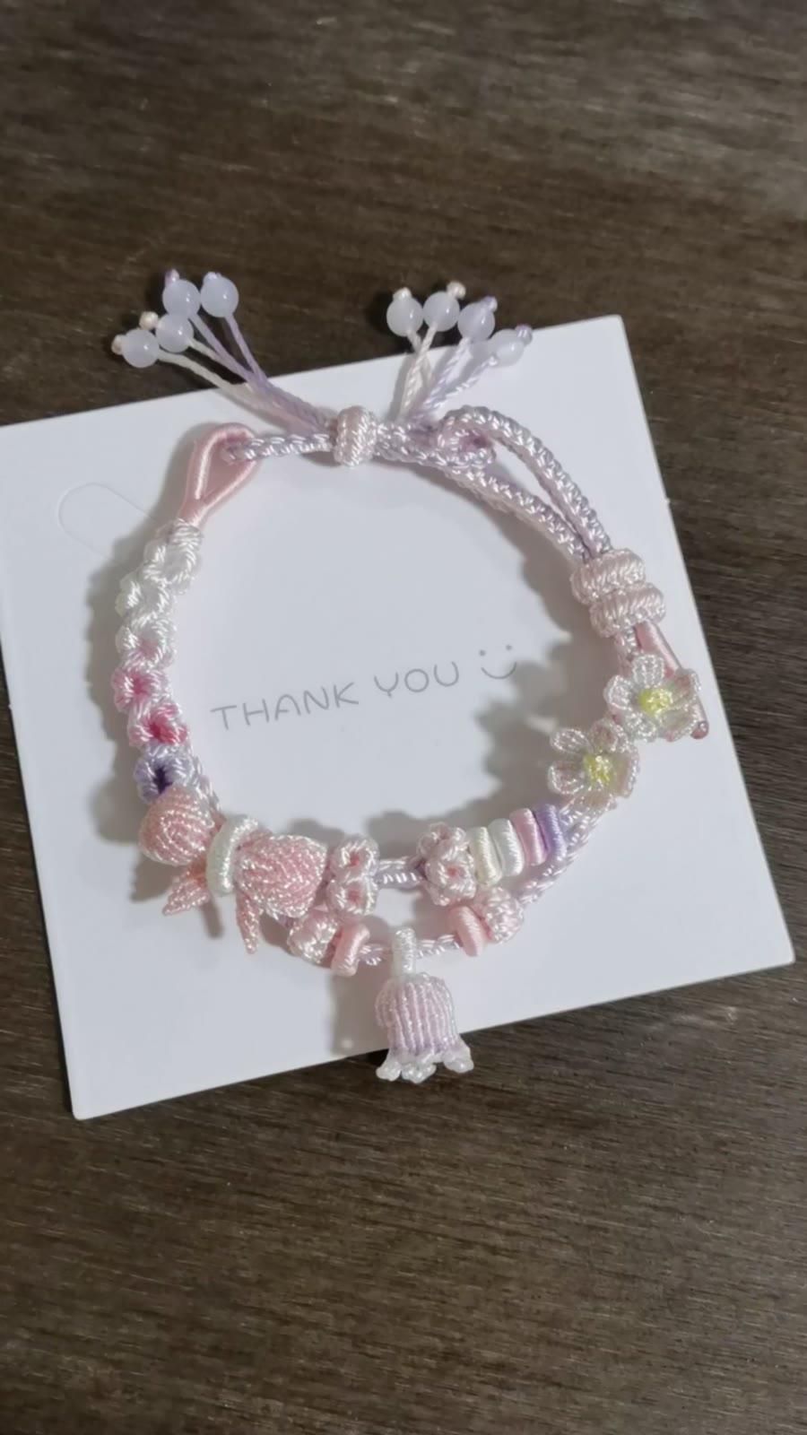 Pulseira Entrançada à Mão com Gradiente Rosa e Branco