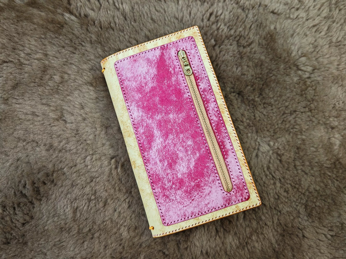 Capa de caderno artesanal com bolso e de fecho