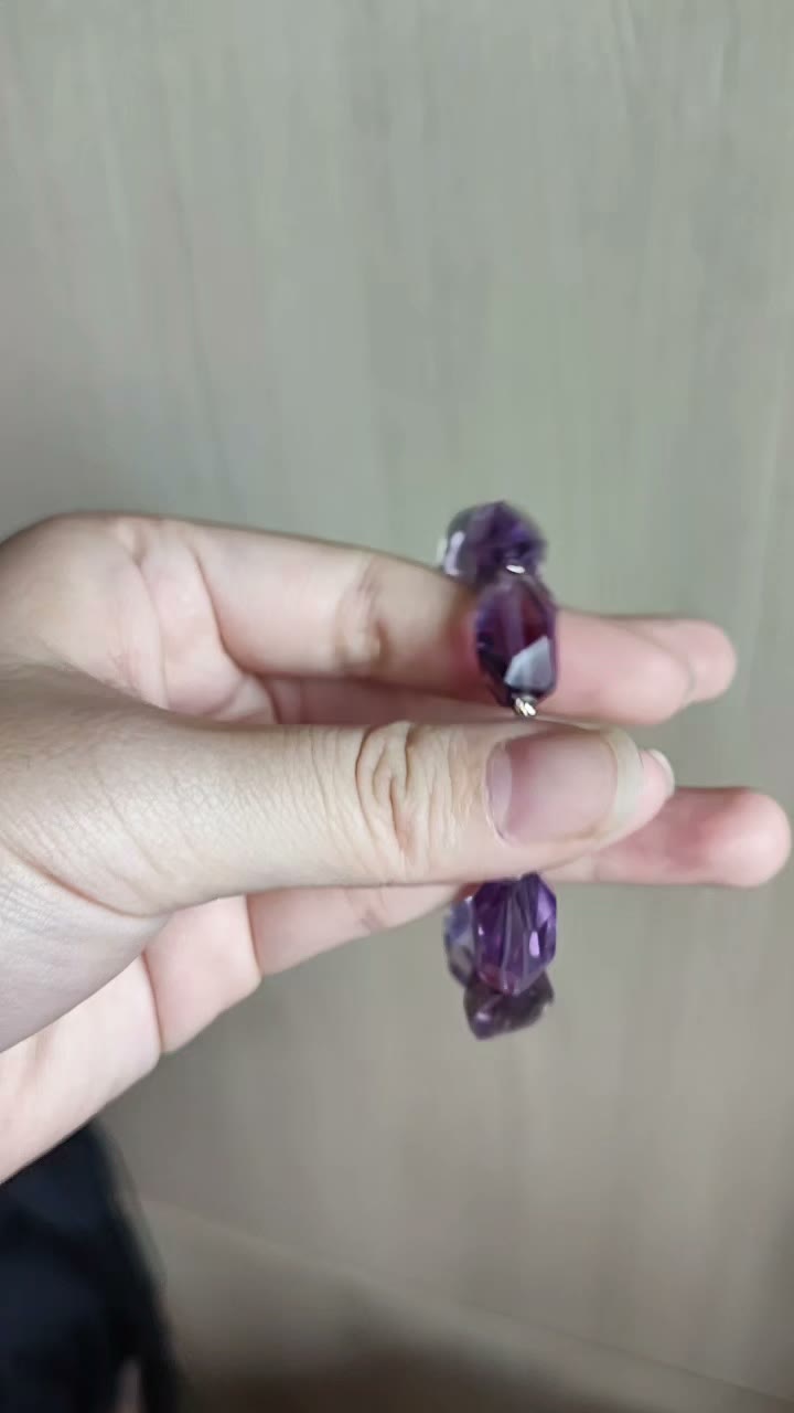 Pulsera de amatista brasileña con talla de diamante y forma libre