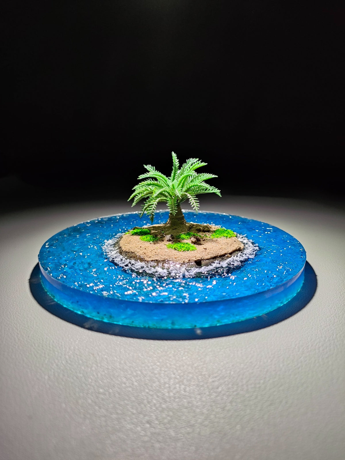 Handgemaakt Kokospalmboom Diorama Blauwe Glans