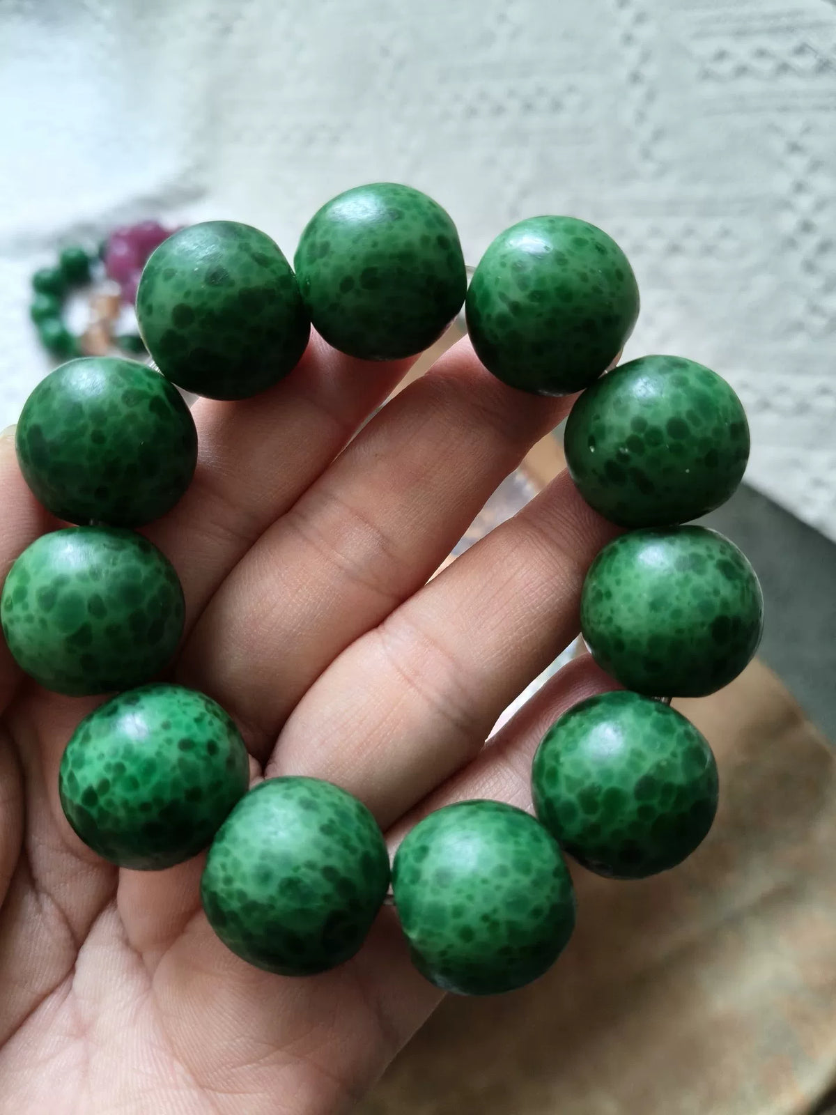 Green Frog Skin Glass Bead Bracelet