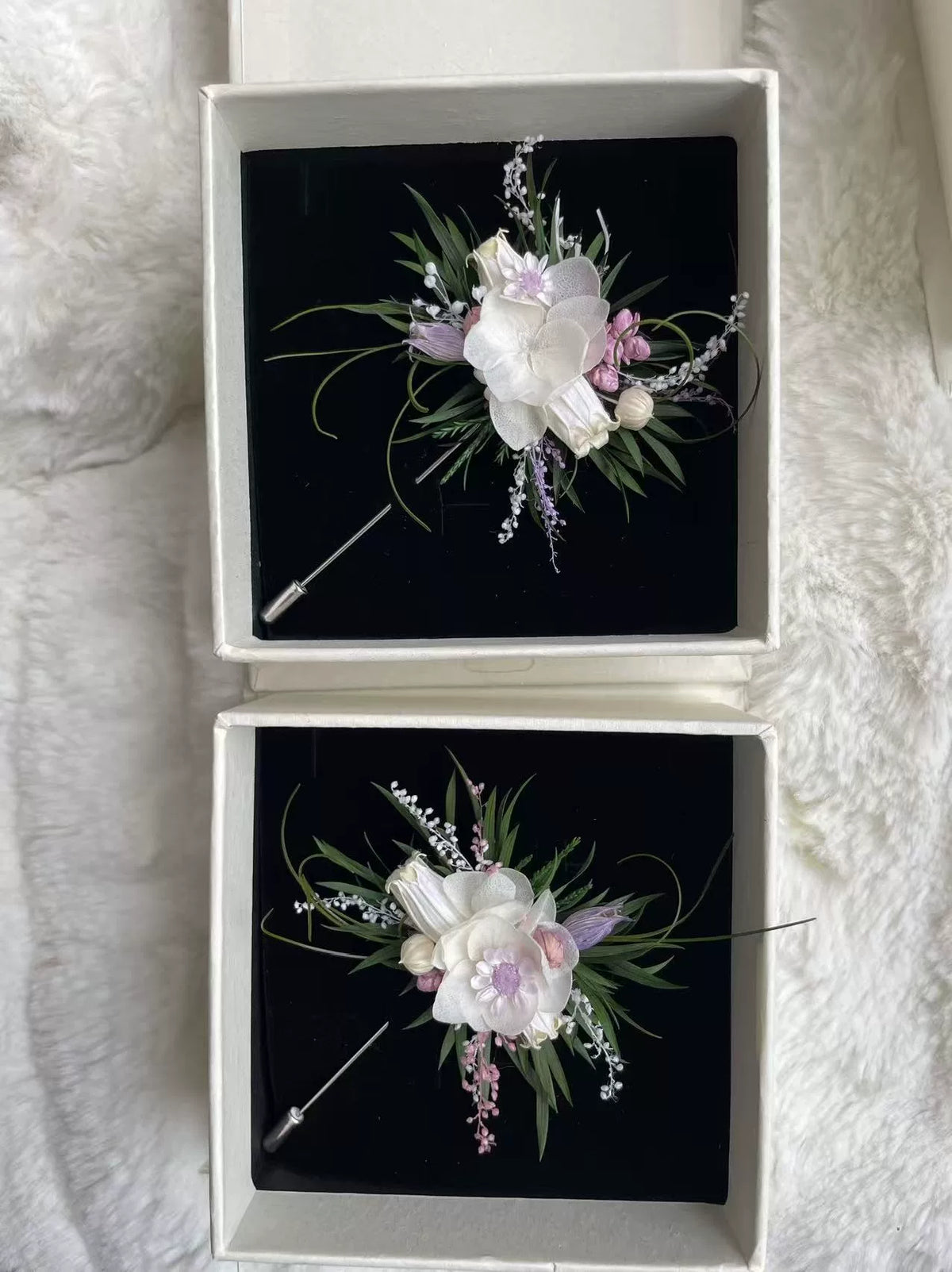 Boutonnière en fleurs stabilisées muguet violet