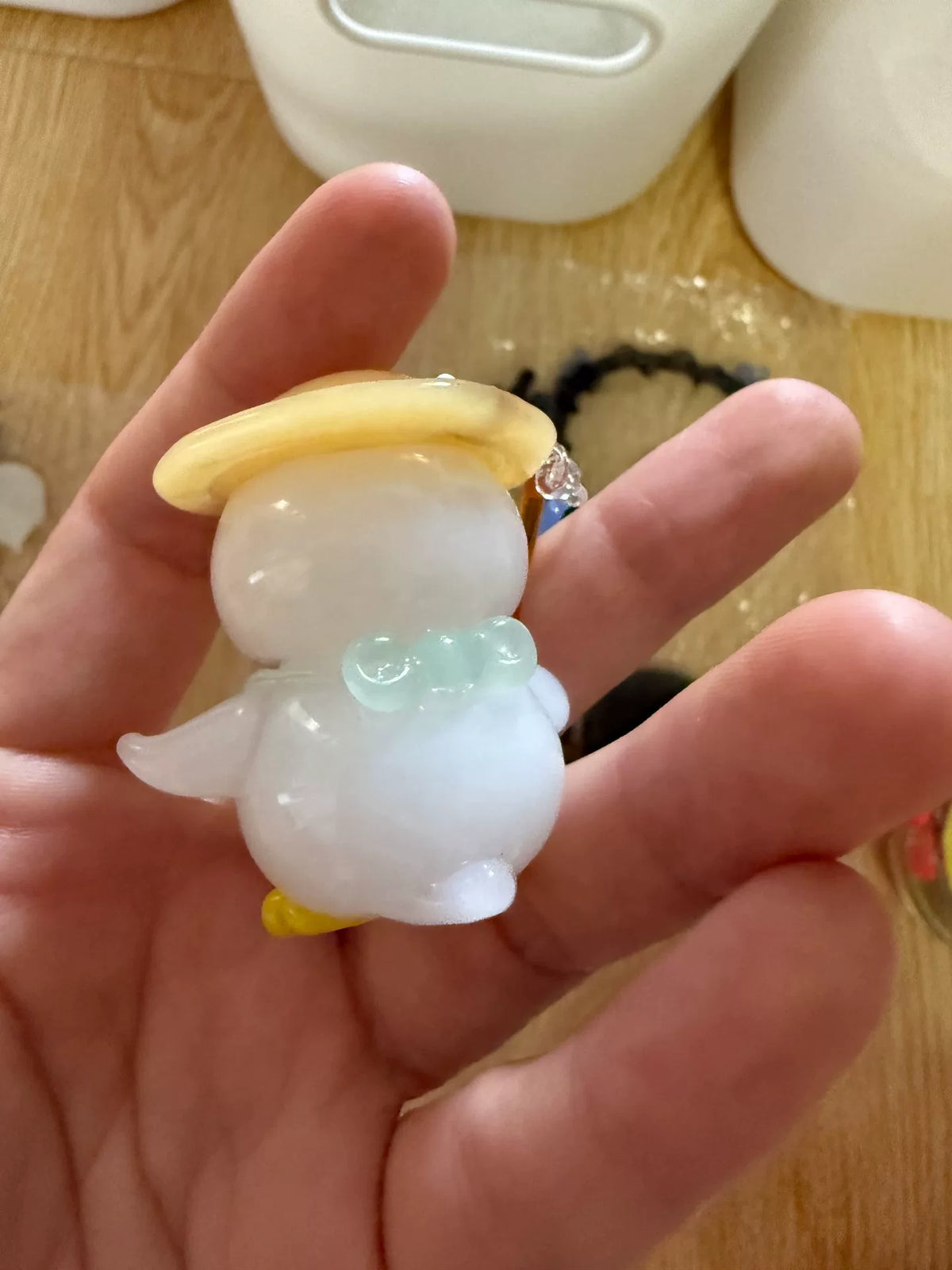 Handgefertigte Glasente mit Angelrute