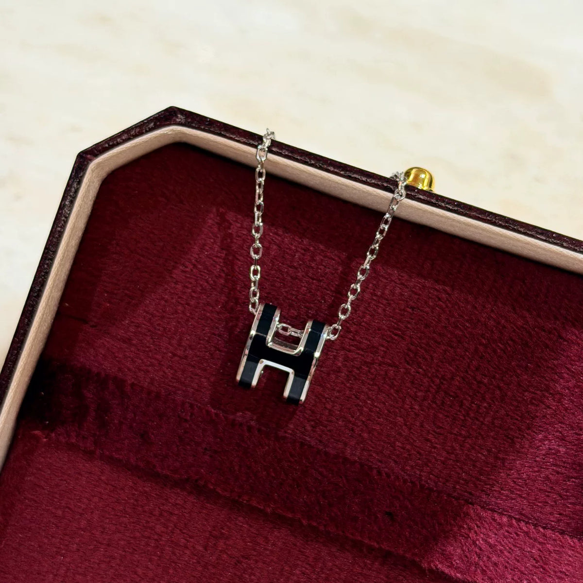 ブラックエナメル H ペンダント S925 シルバーネックレス