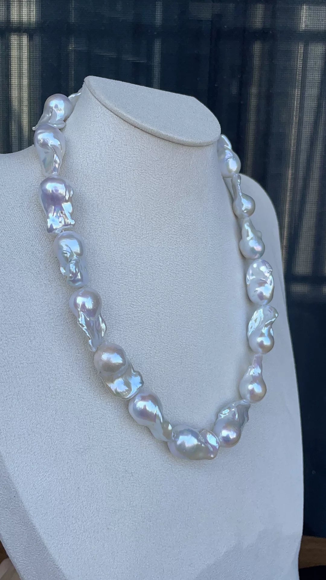 Collana Lunga Perle d'Acqua Barocche per Maglione