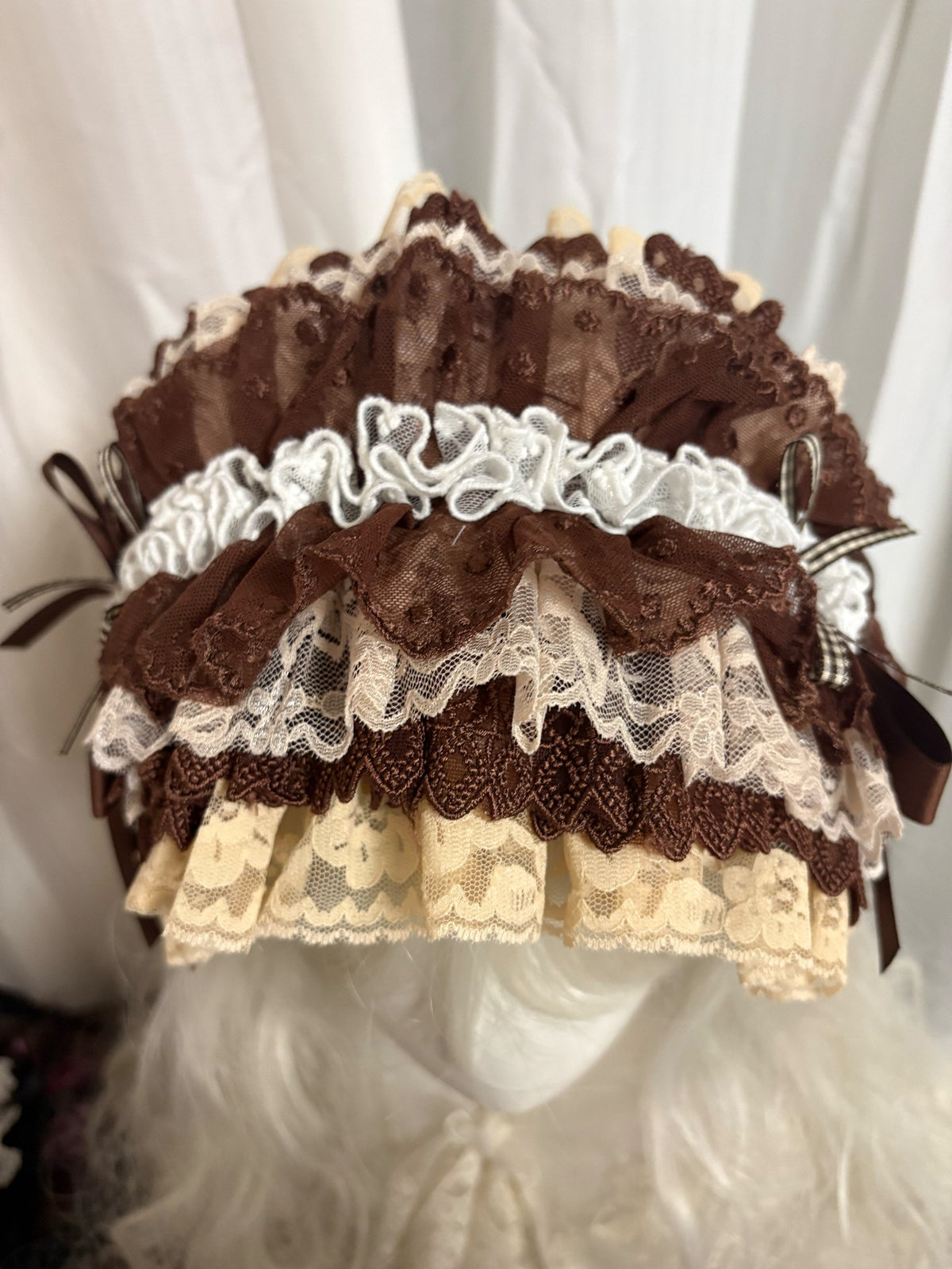 Capota Lolita Castanha com Renda Creme