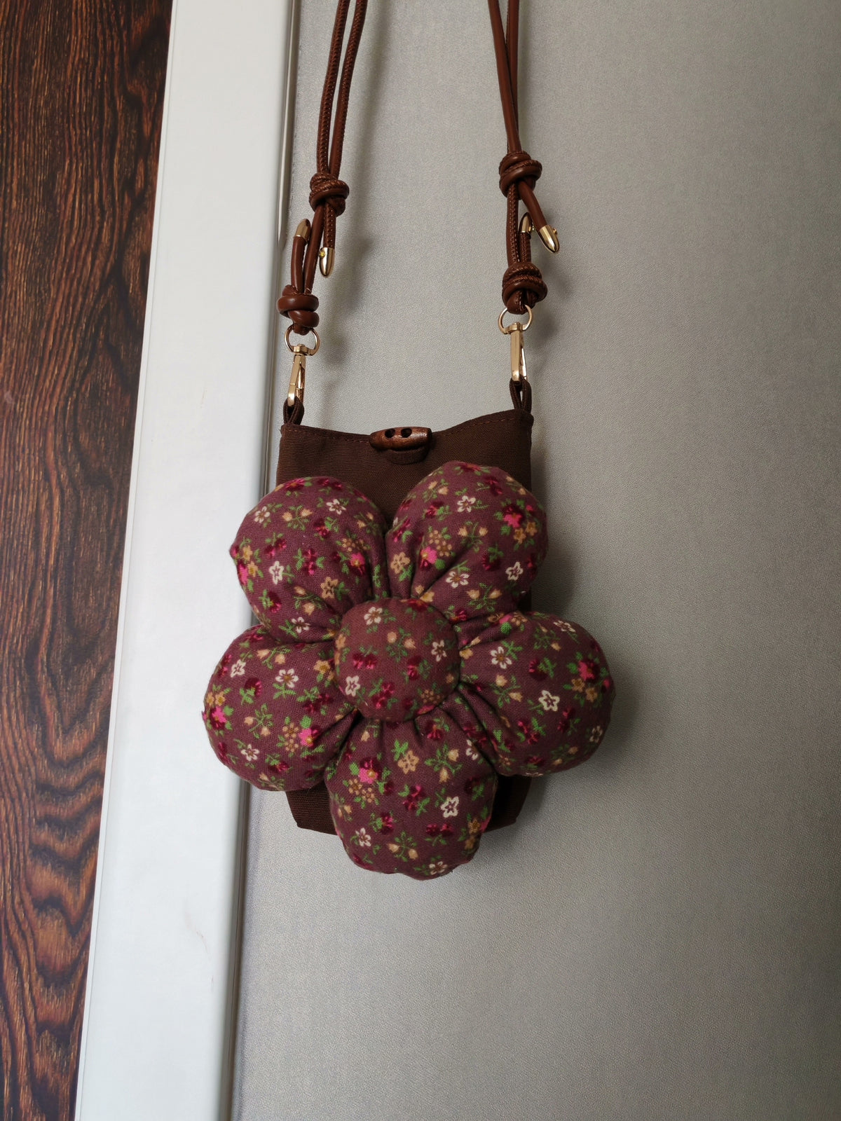 Handgakte katoenen crossbody telefoentas met 3D bloem