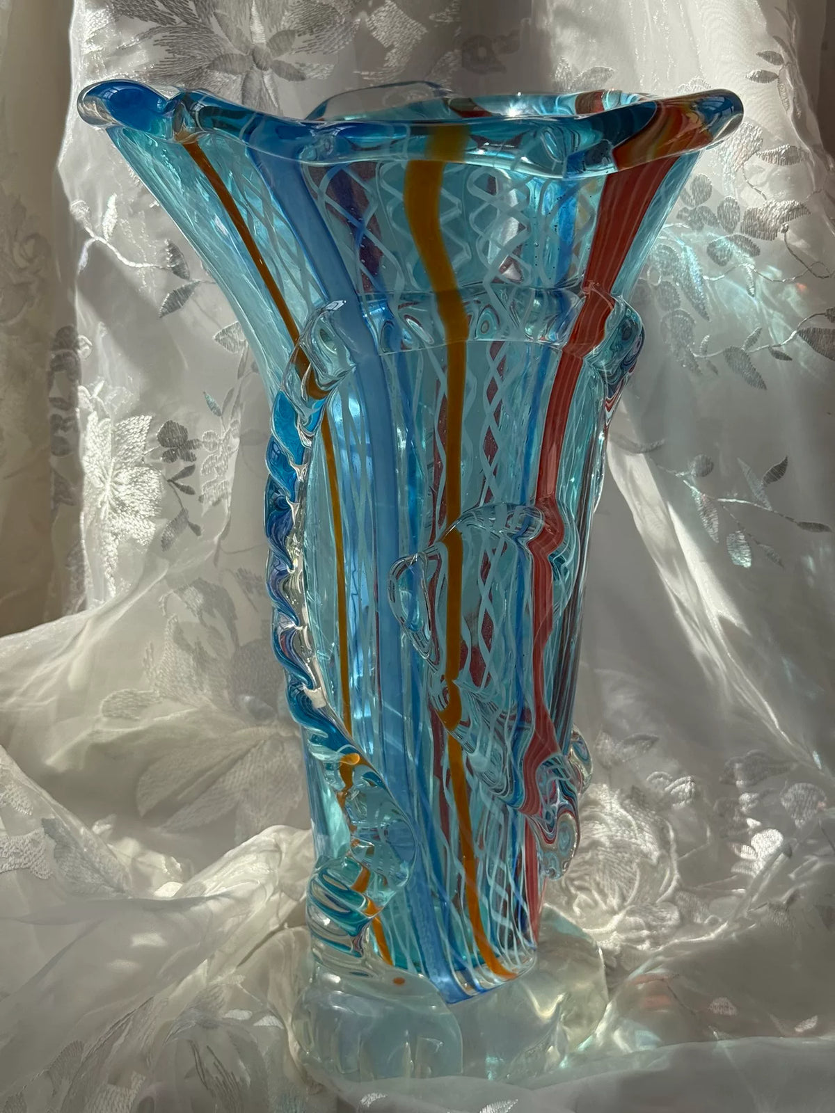 Vaso vintage in vetro di Murano azzurro con strisce e pizzo
