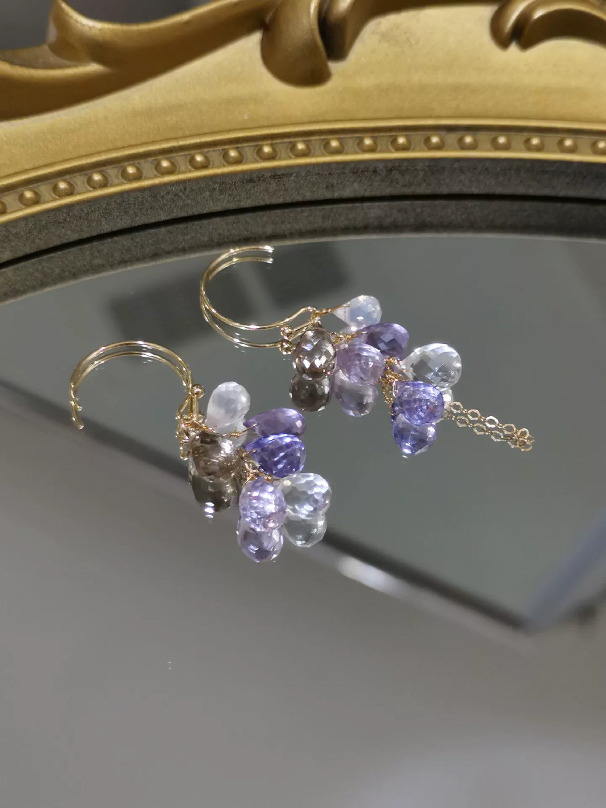 Pendientes de racimo de piedras preciosas en oro de 14k