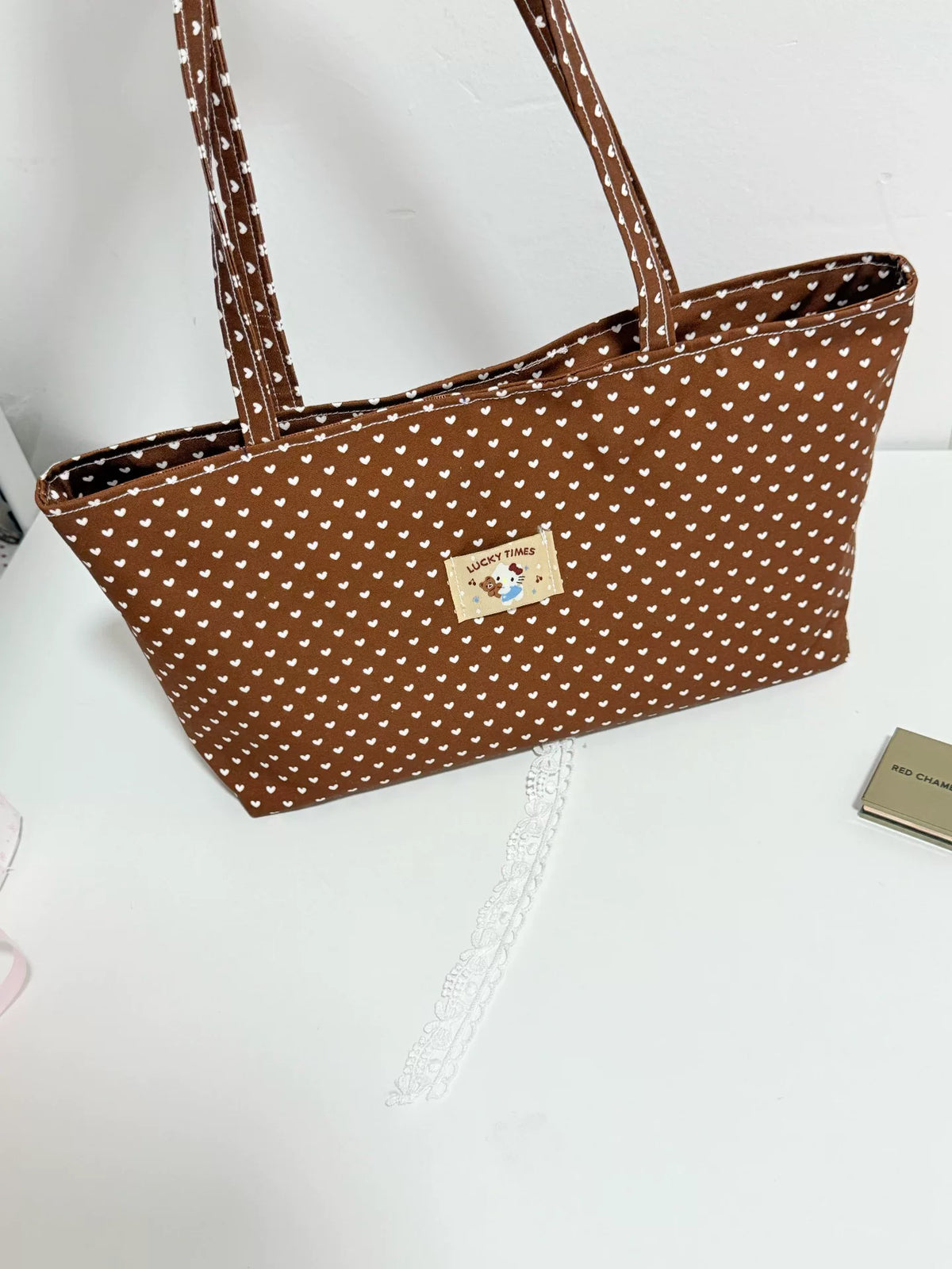 Bruine tote bag met hartjespatroon