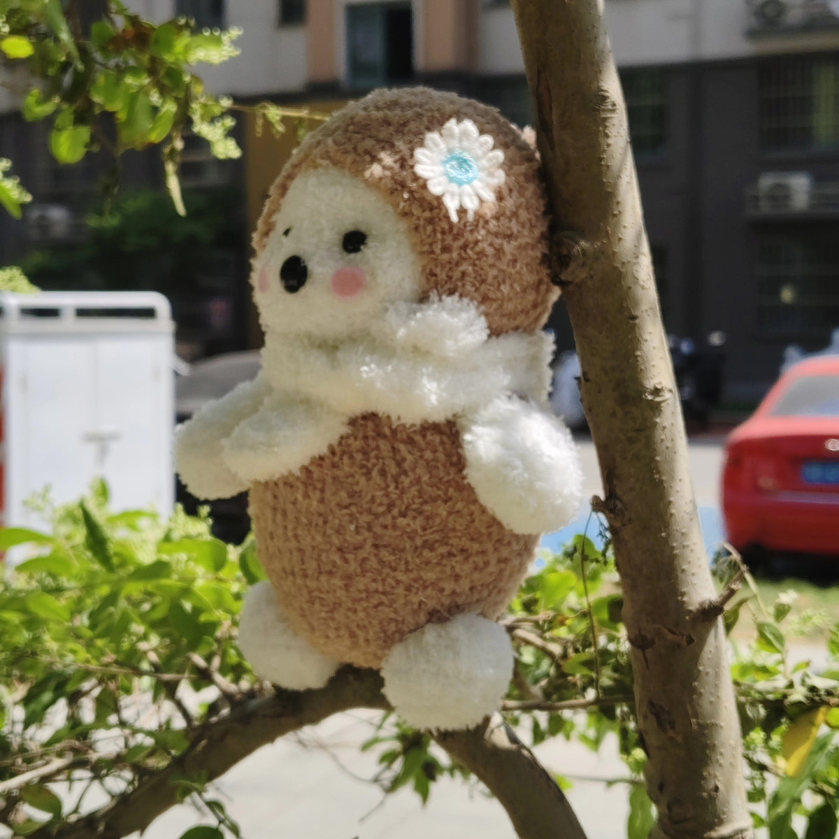 Poupée en peluche artisanale en chenille