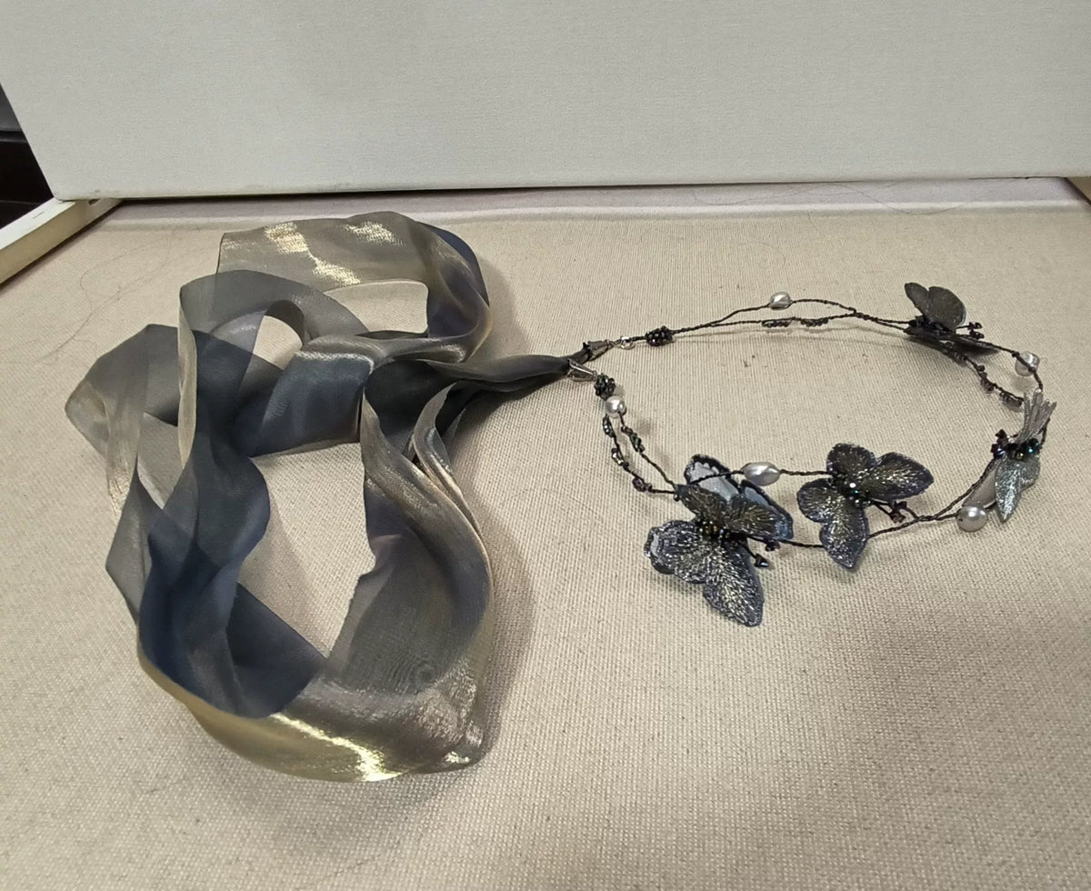 Serre-tête et collier papillon brodé, cristaux et perles