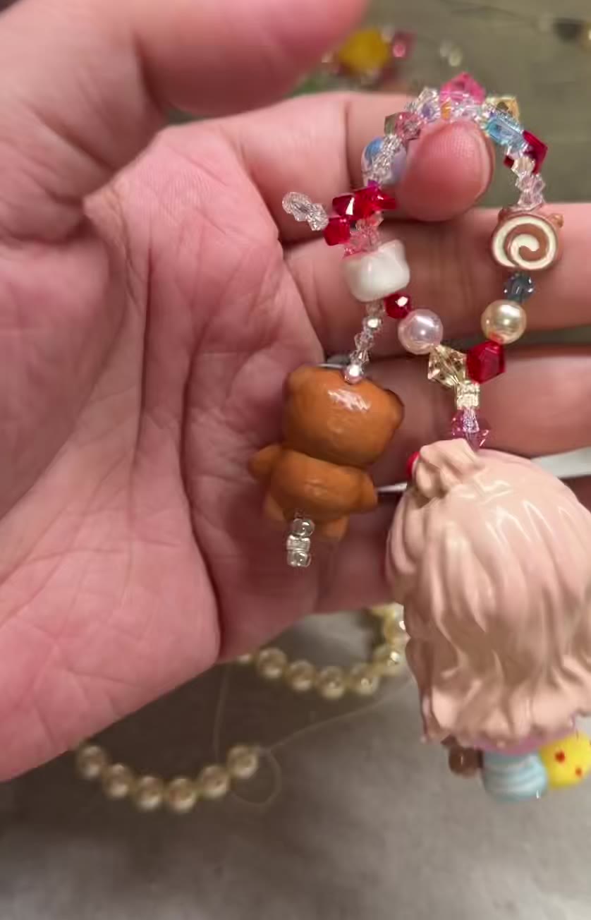 ハンドメイド ビーズ スマホストラップ ベアチャーム付き