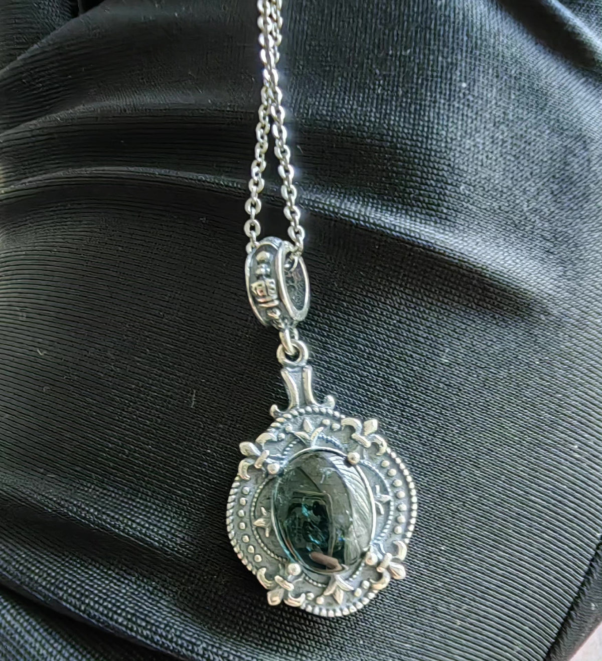 Vintage hänge med grön-blå turmalin i rent silver