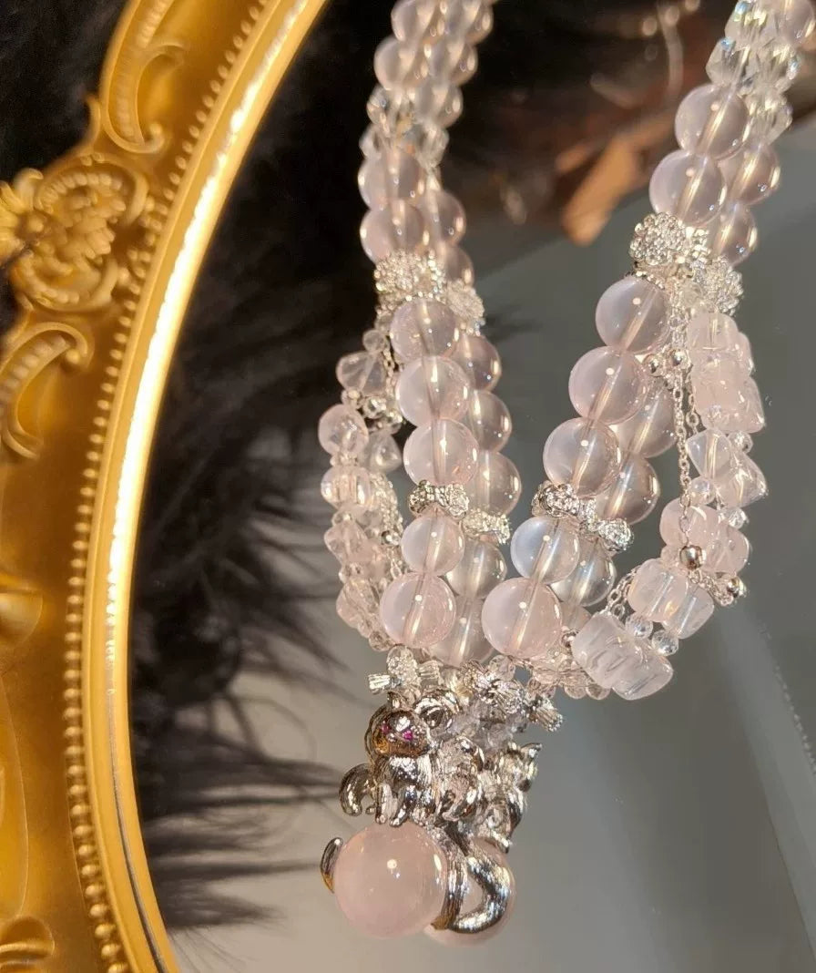 Collana a più fili in perline con ciondolo volpe in quarzo rosa