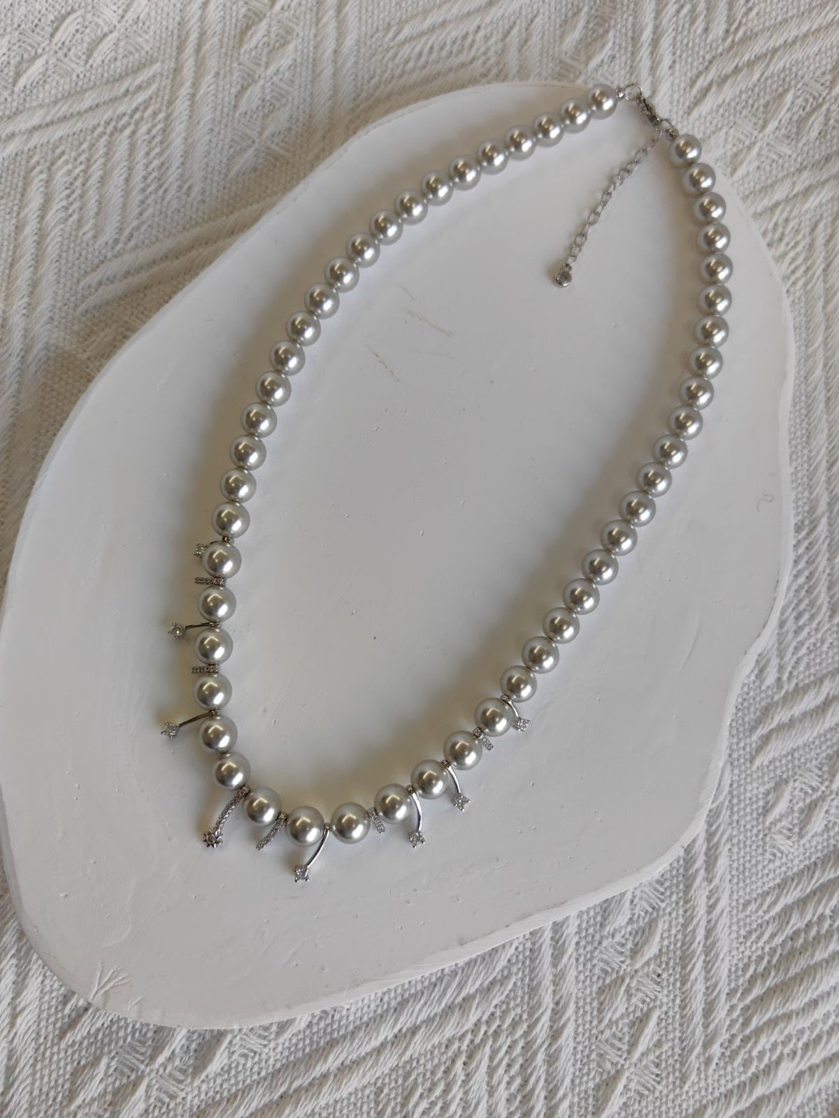 Collar de perlas de plata con colgantes de meteorito