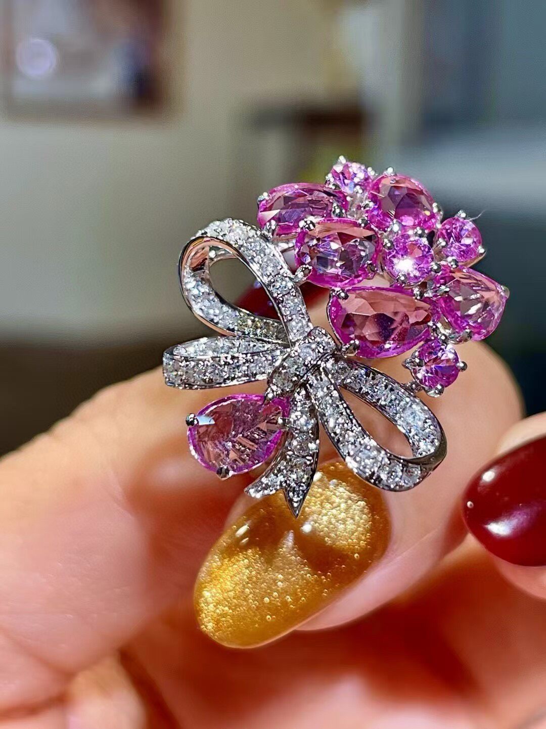 18k Gold Bow Ring with 3.05ct Violet-Pink Sapphire Floral Cluster