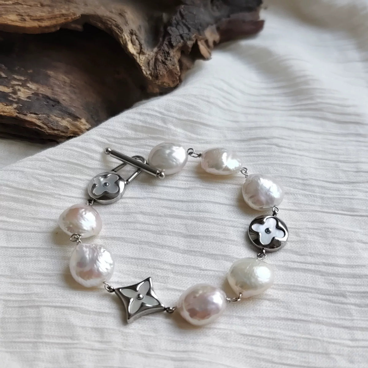 Pulsera de perlas barrocas y acero de titanio
