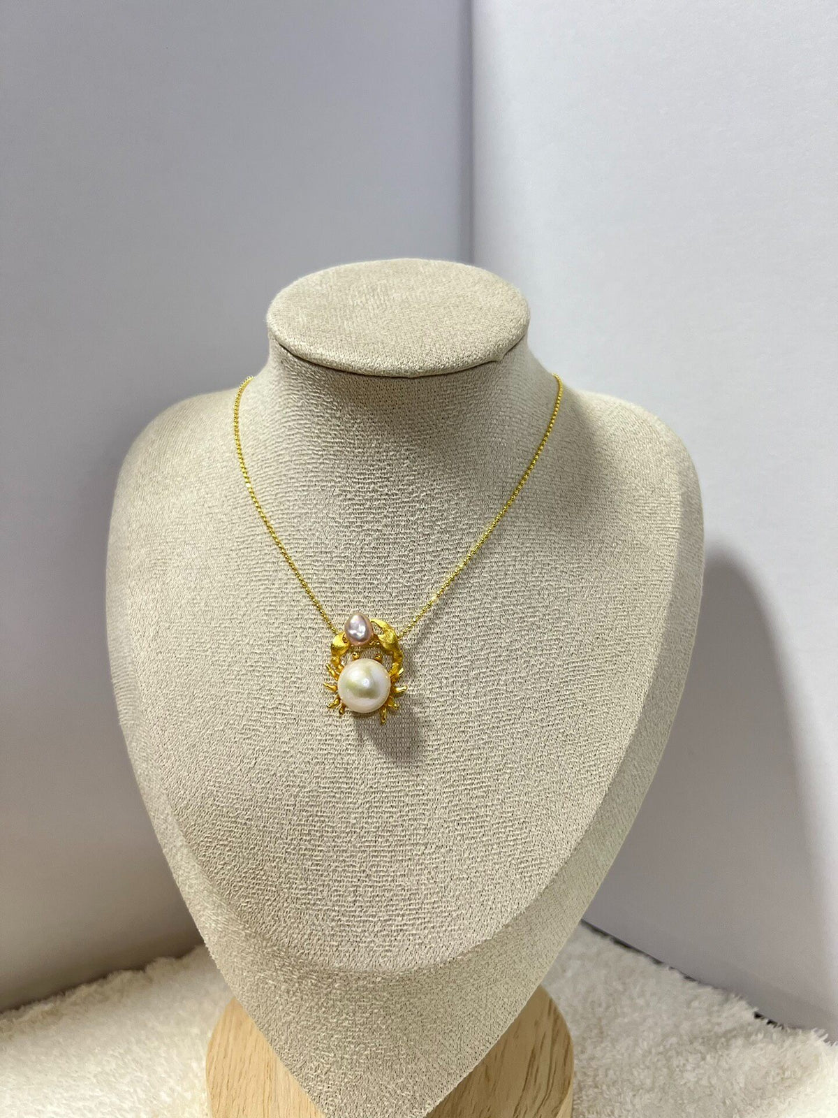 Crab Pearl Pendant Gold Tone
