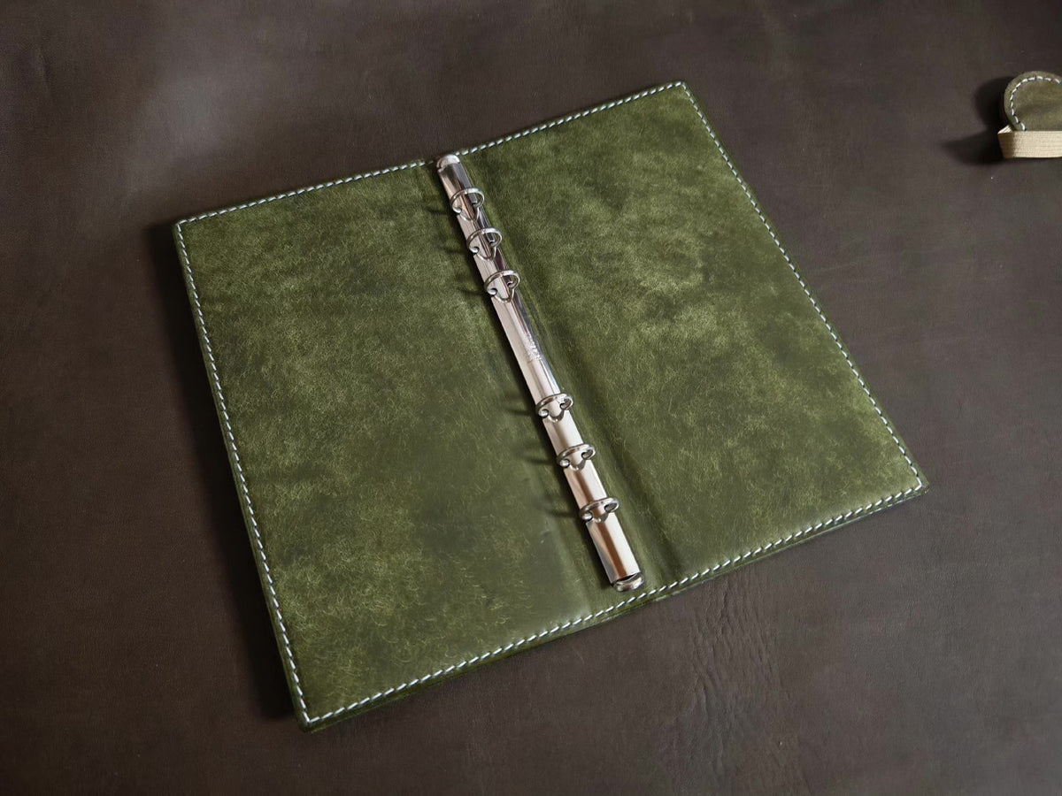 A6 Ringbuch-Einband aus Olivleder