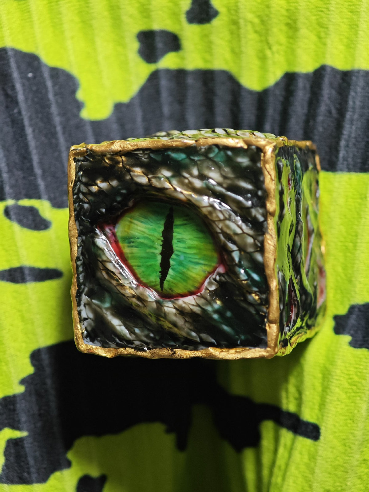 Jujutsu Kaisen Cursed Eye Resin Dice
