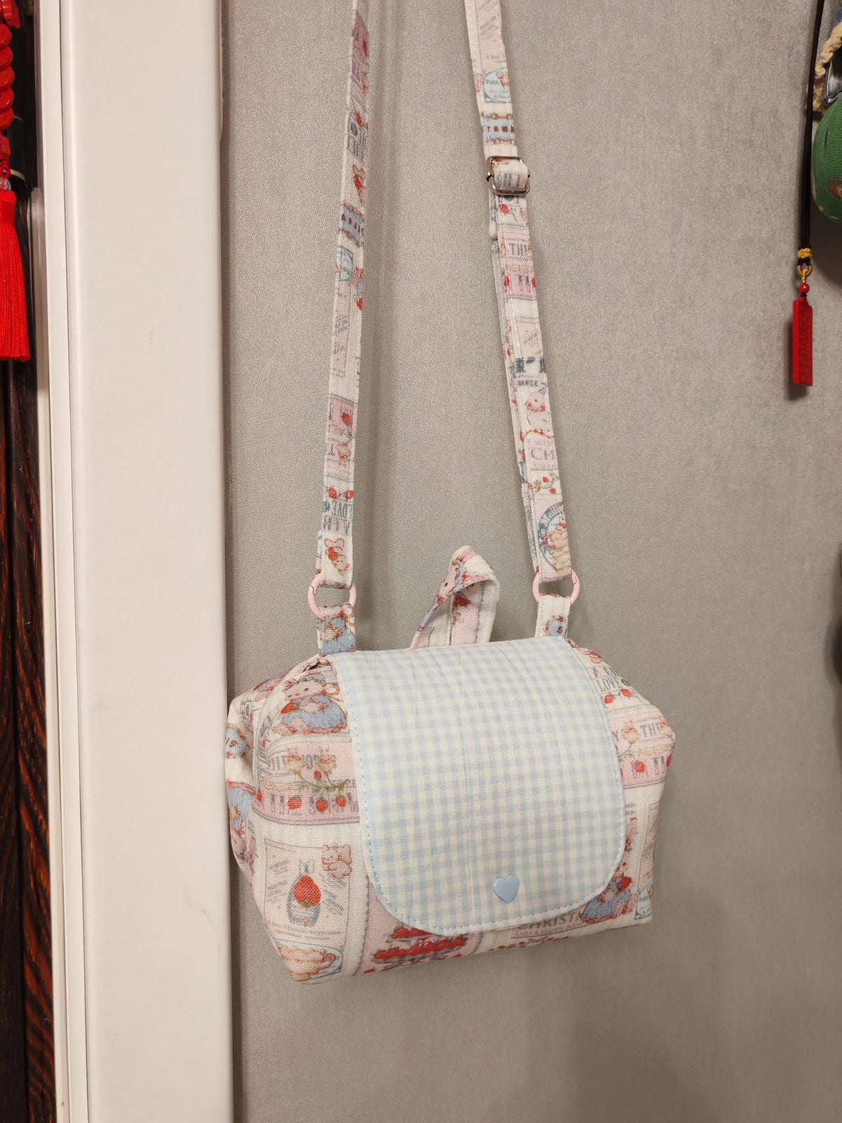 Bolso bandolera acolchado a mano con estampado de gatos