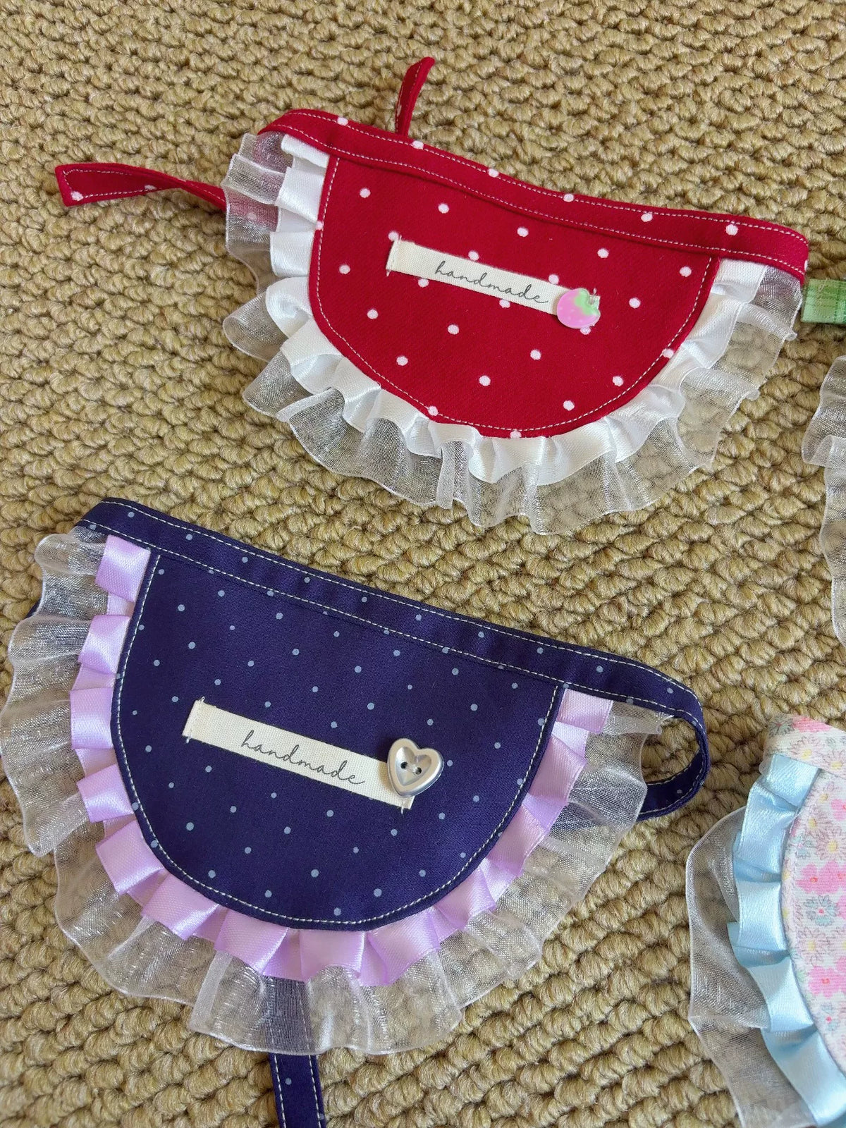 Babero de encaje hecho a mano para gatos y perros