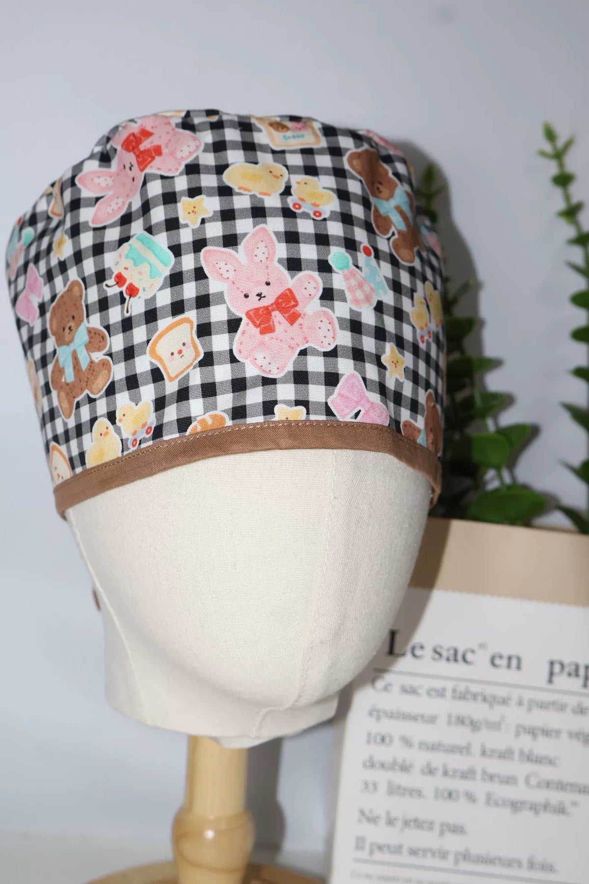 Operationsmössa i bomull med rutigt björntryck