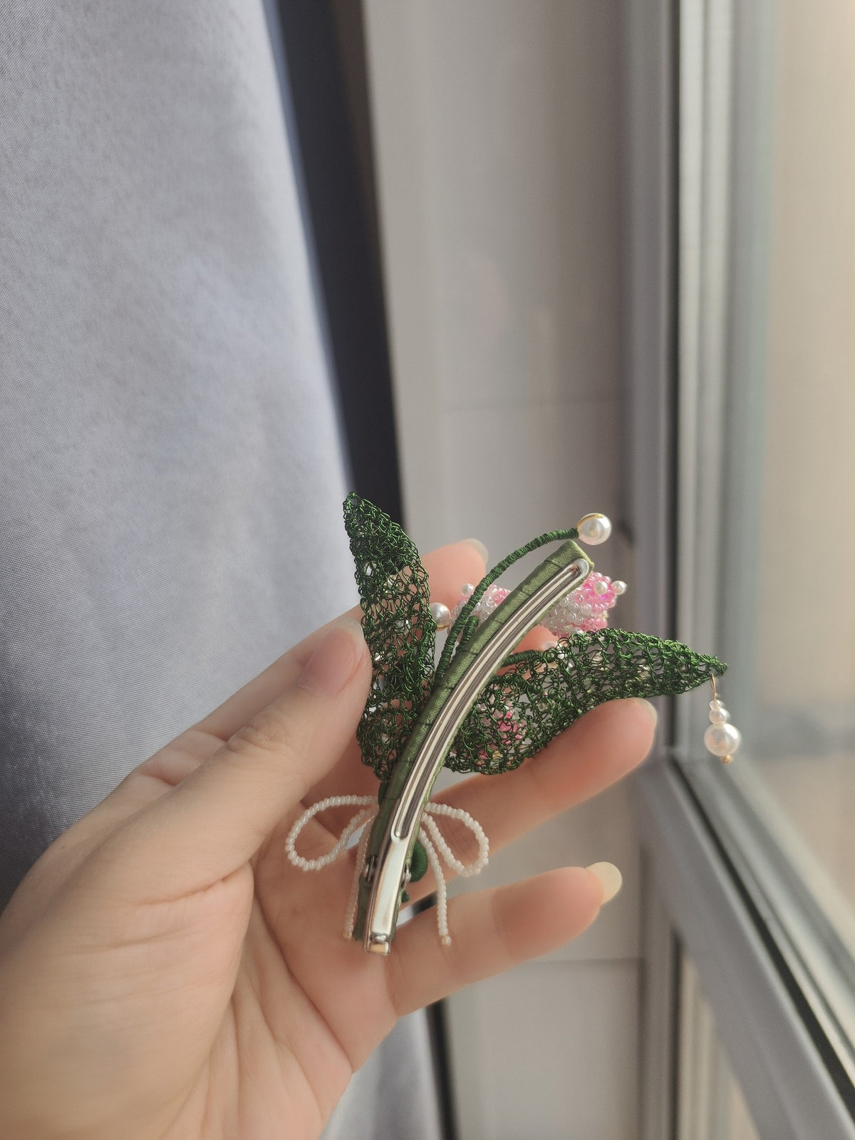 French Embroidery Bell Flower Side Clip