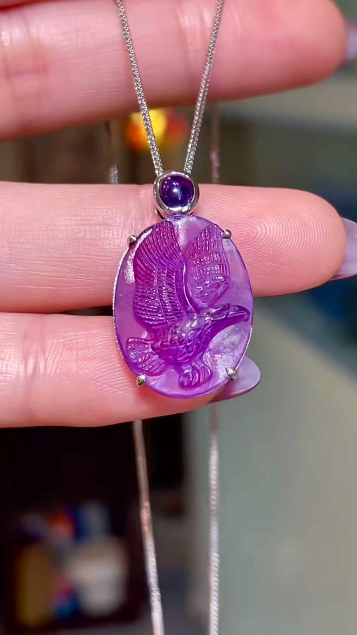 Pingente Camafeu de Cristal Roxo com Platina
