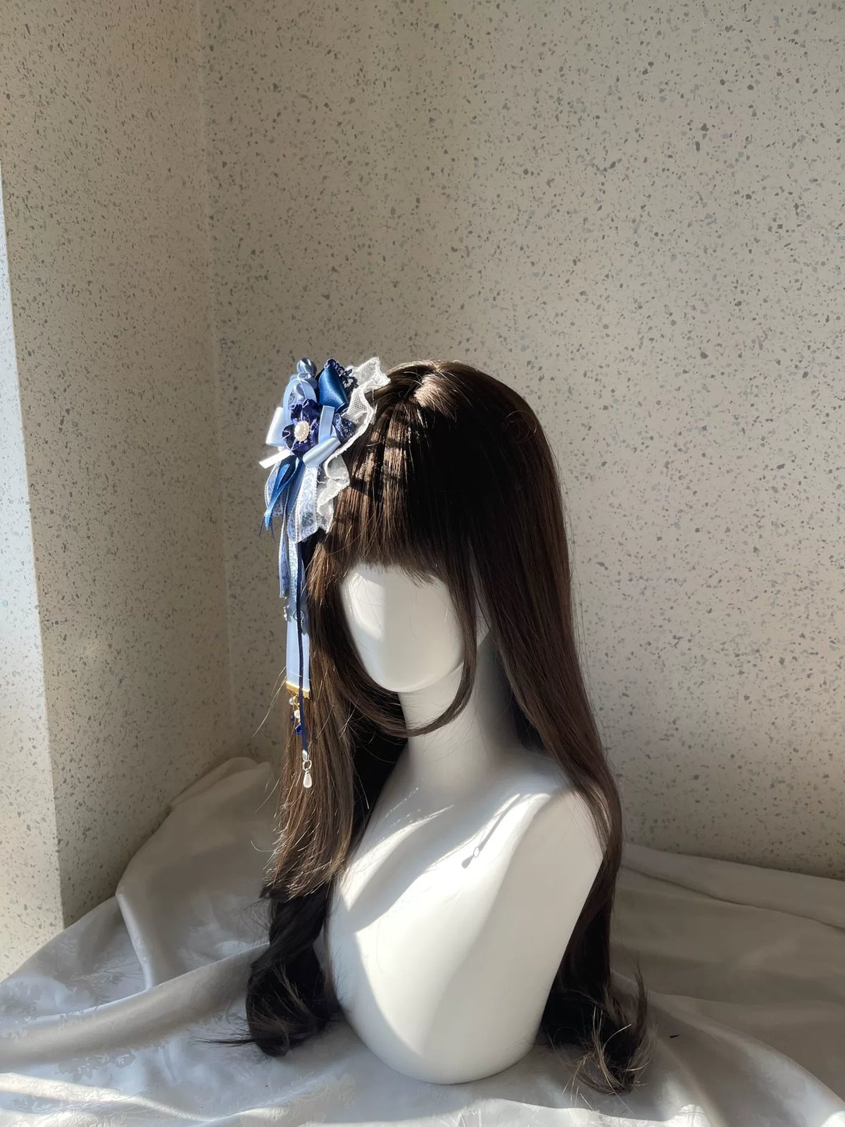 Ornamento per capelli artigianale fiori Lolita blu e bianco