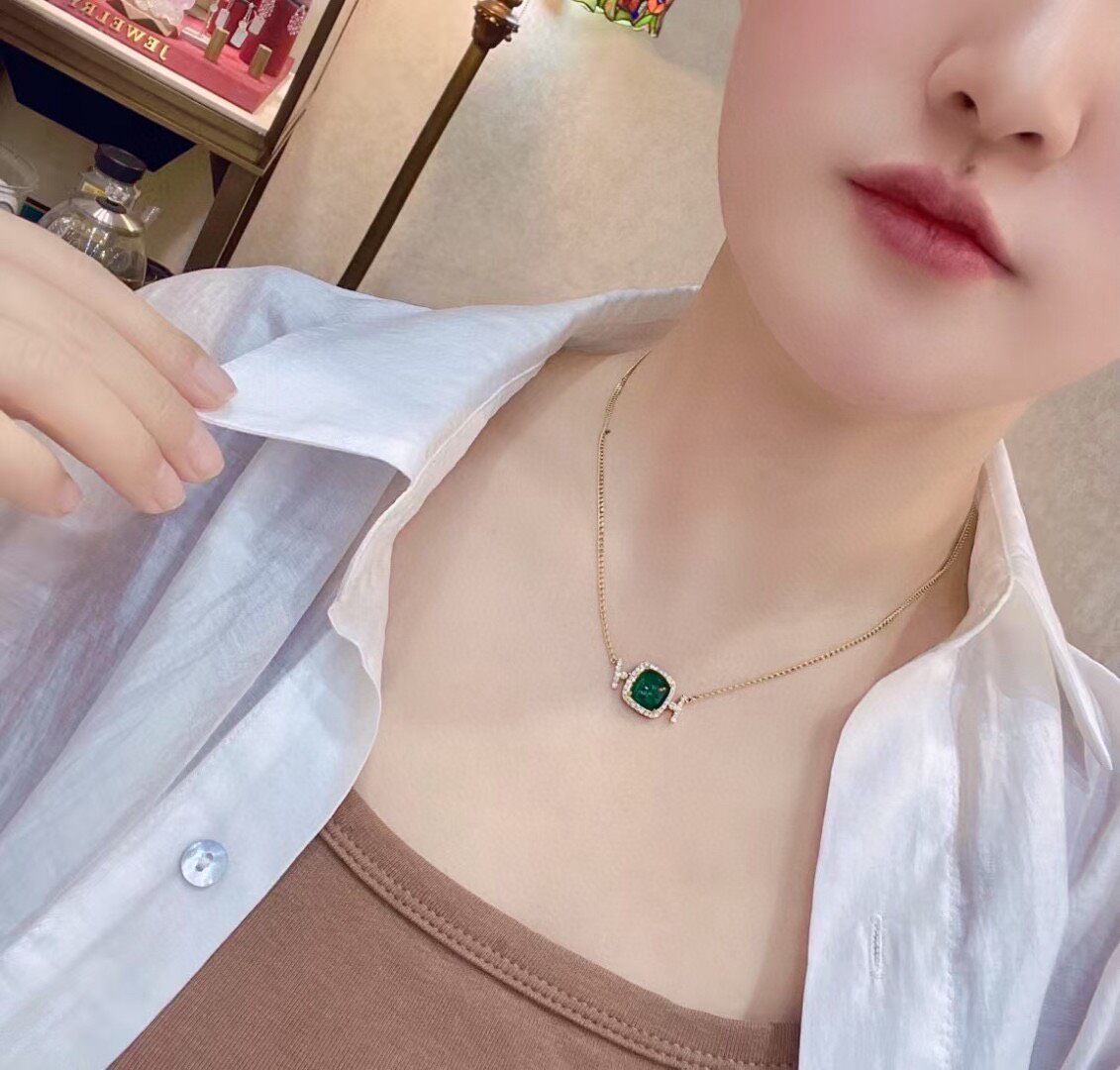 18K Gold Cushion-Cut Emerald and Diamond Pendant Necklace