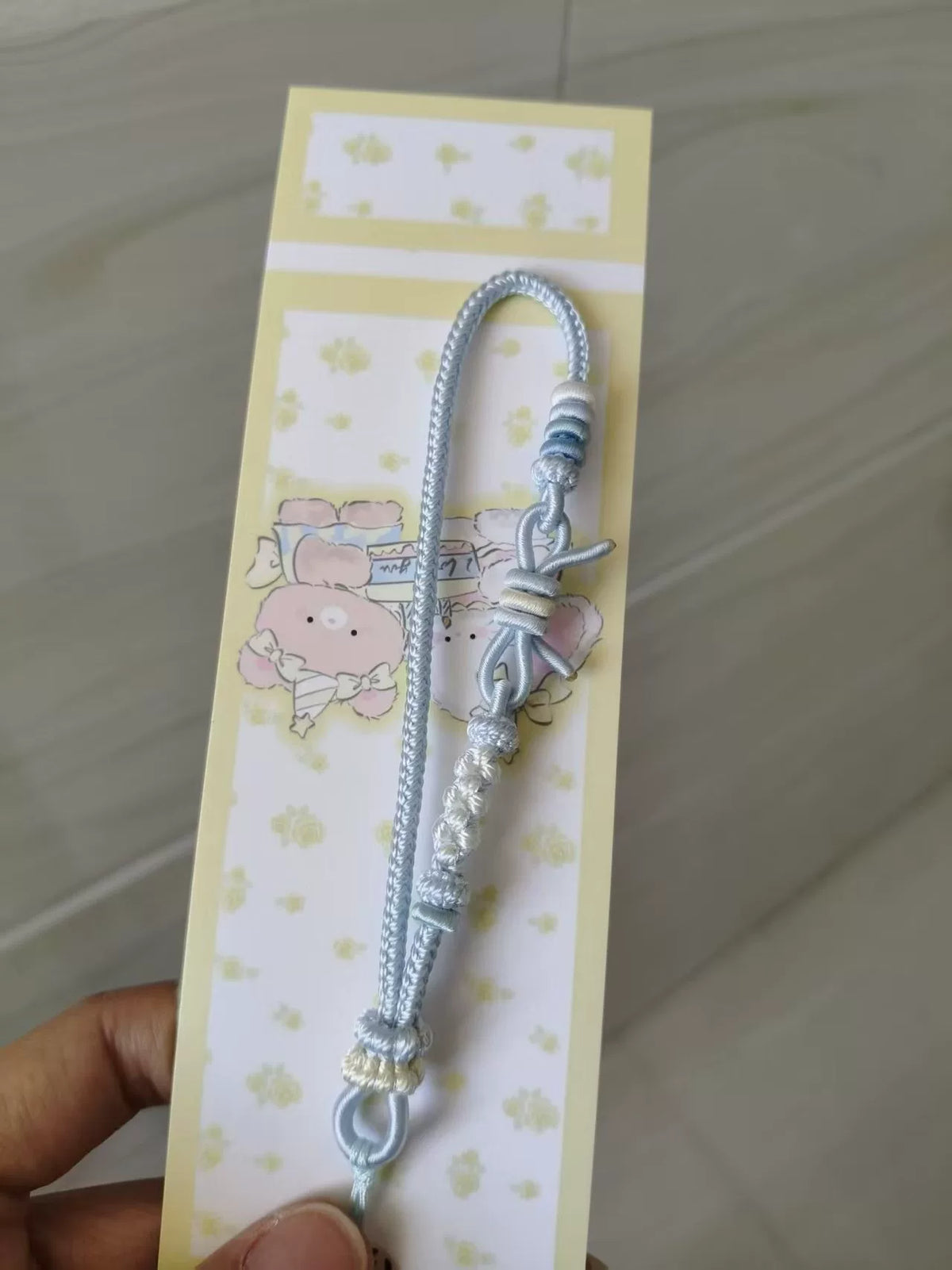 Handgefertig gewebtes Handy-Lanyard in Silber-Blau