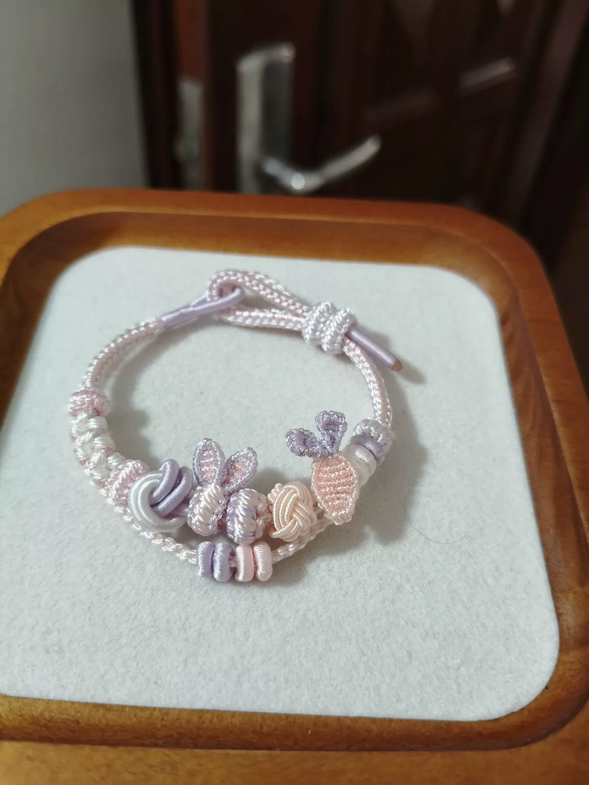 Bracciale in cordino intrecciato a mano sfumatura rosa e bianco