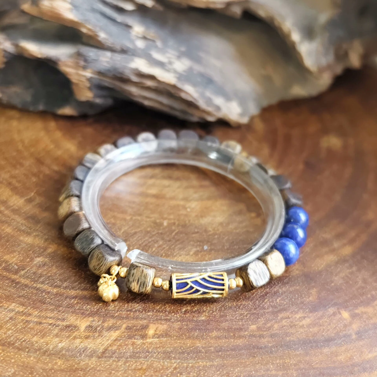 Bracciale con perline in oudalo, lapislazzuli e argento