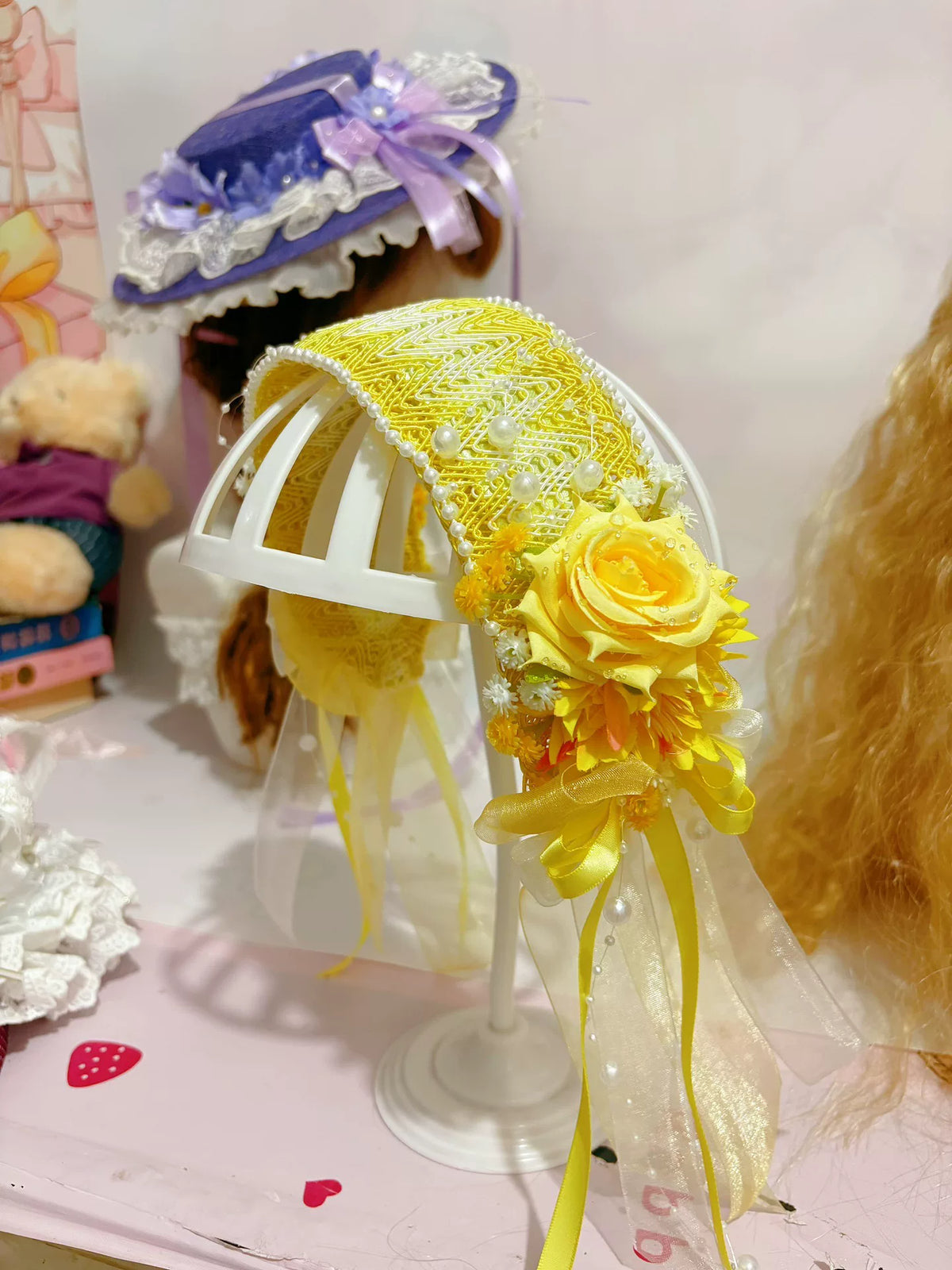 Gult Lolita-pannband med spets, pärlor och blommor