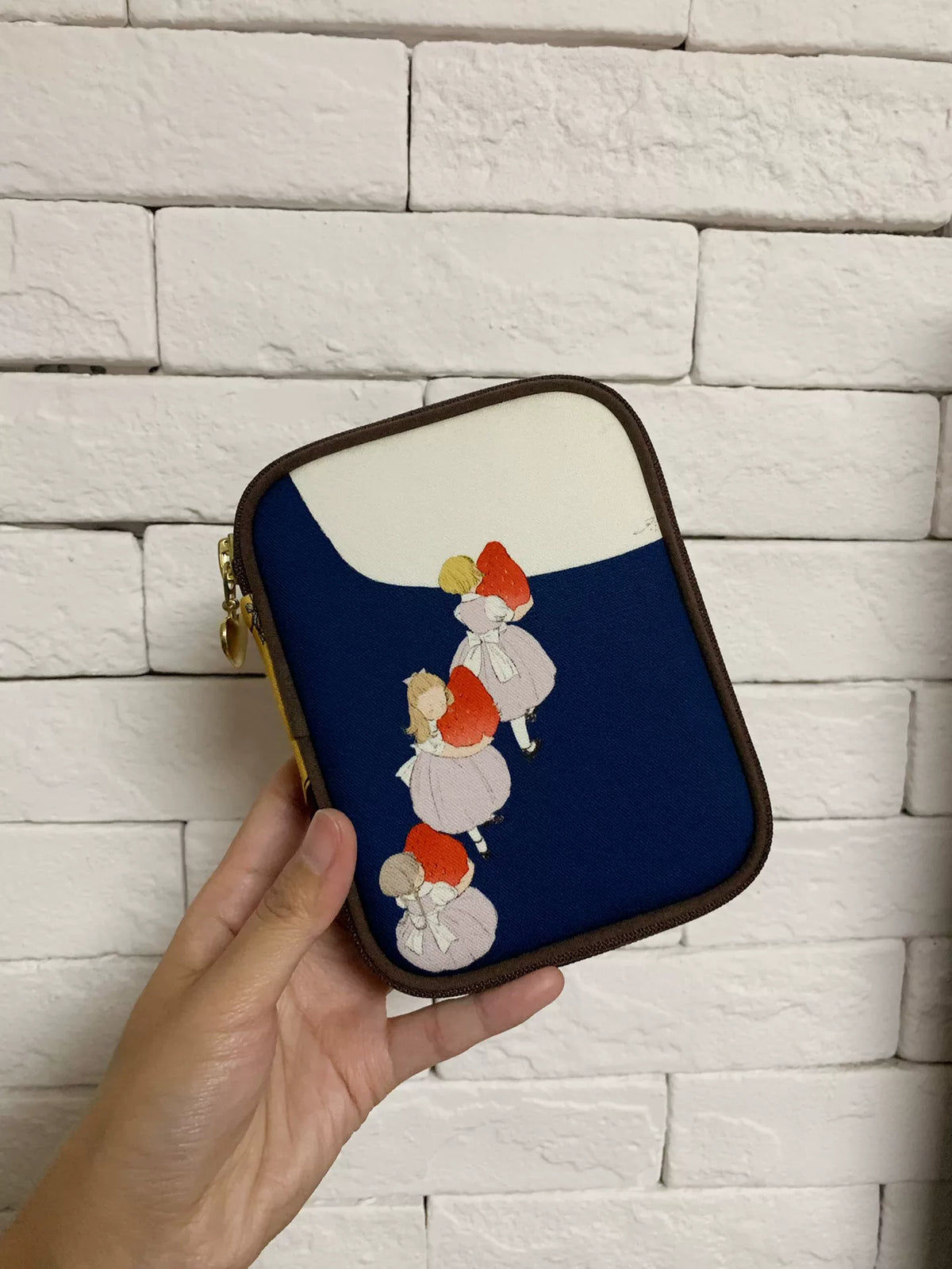 Pochette Oxford brodée filles avec cœur doré