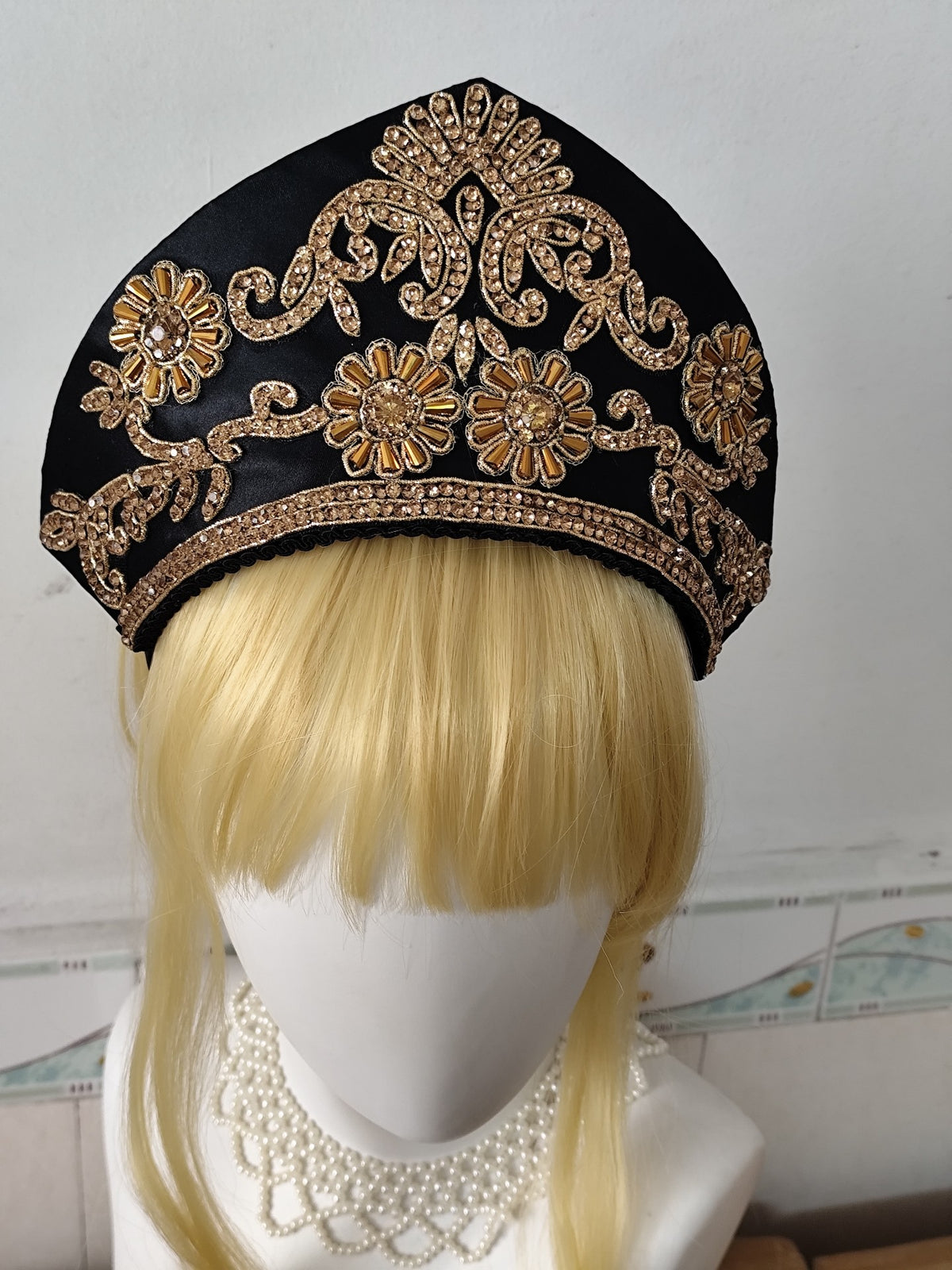 Gothic lolita-kokoshnik-krona med svart tyllslöja