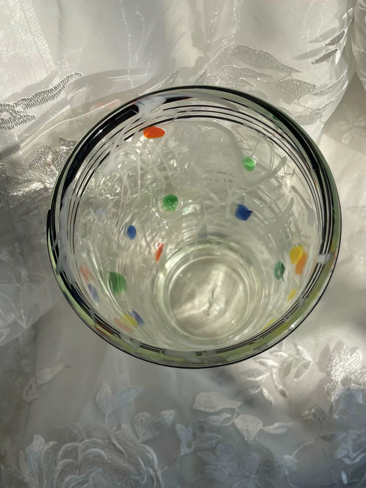 Vintage glasvas med färggark tråddekoration