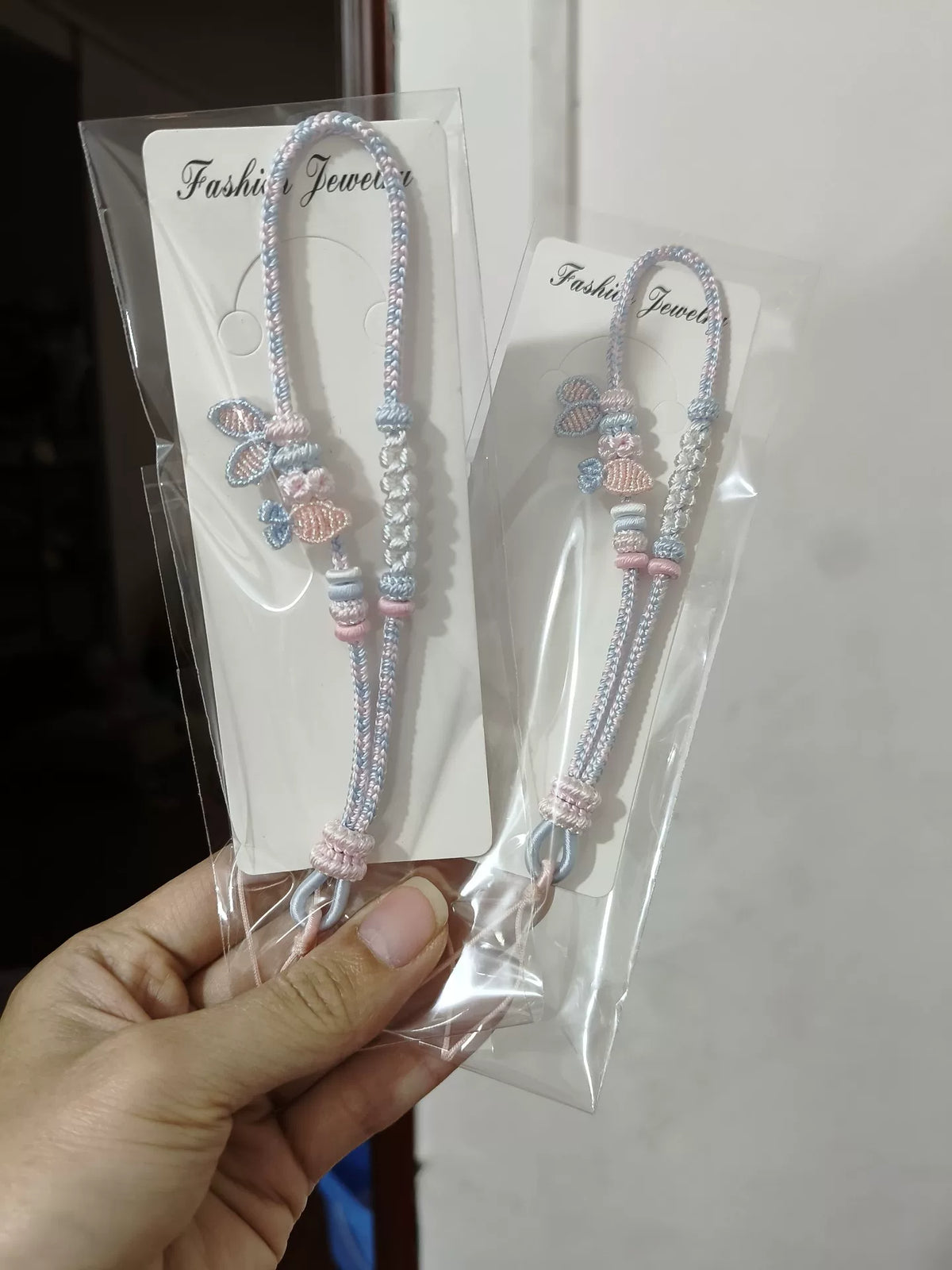 ハンドメイド 編み込みフォンストラップ ブルー ピンク バフライ