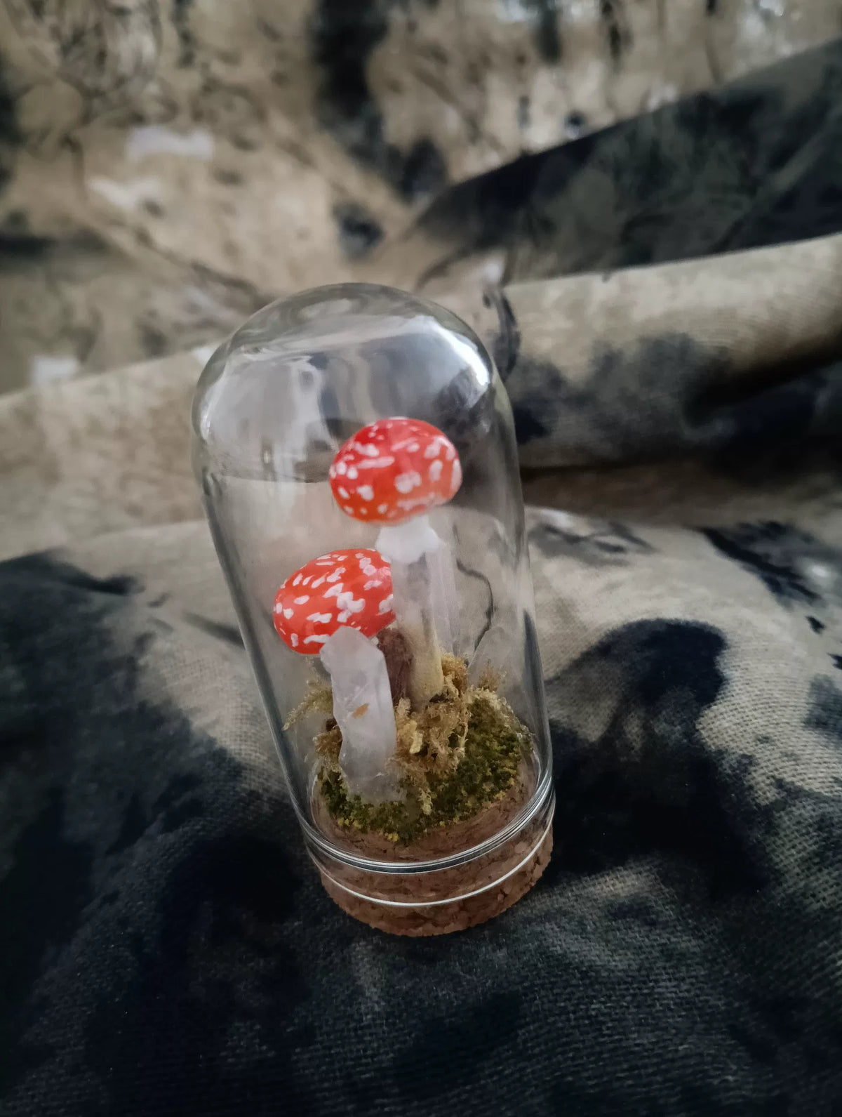 Handgefertigtes Pilz-Terrarium in Glasglocke