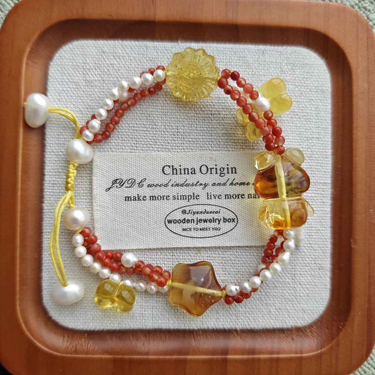 Amber Bear South Red Agate Pearl Bracelet
