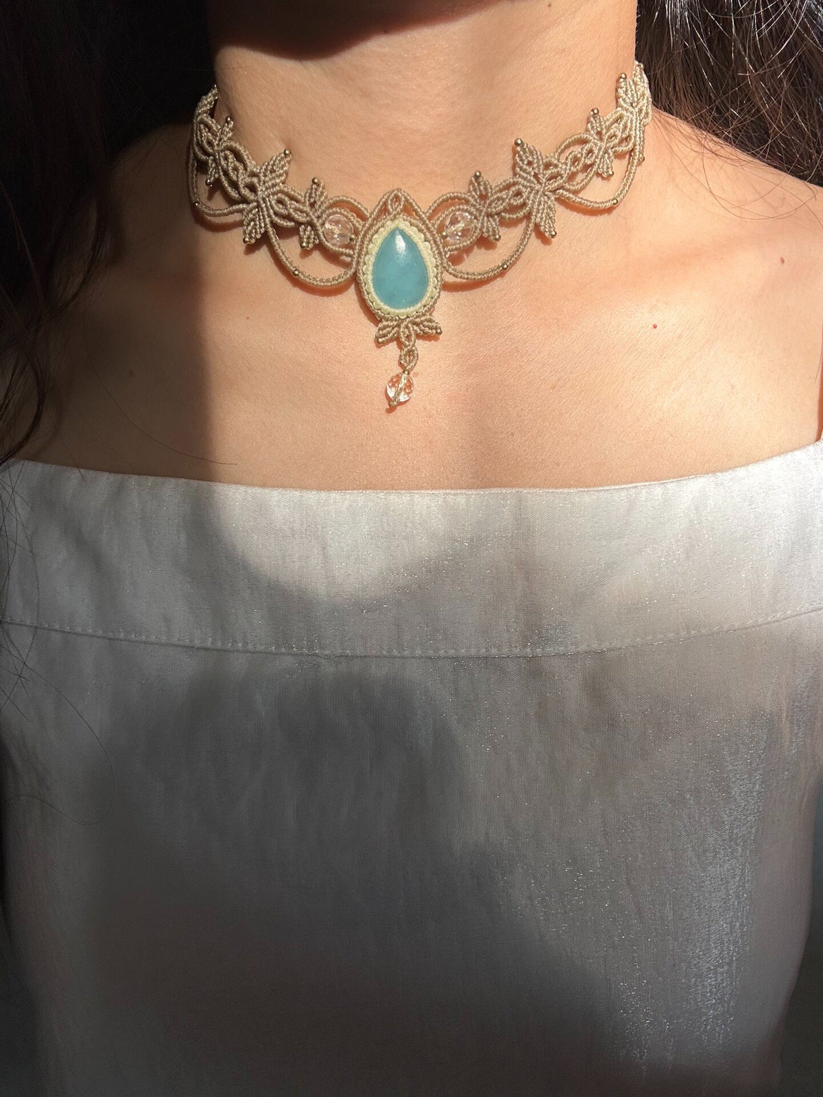 Gargantilla de macramé con aguamarina