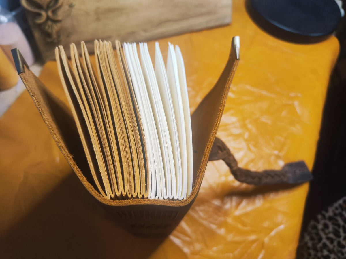 Rindleder-Journal mit Messingecken