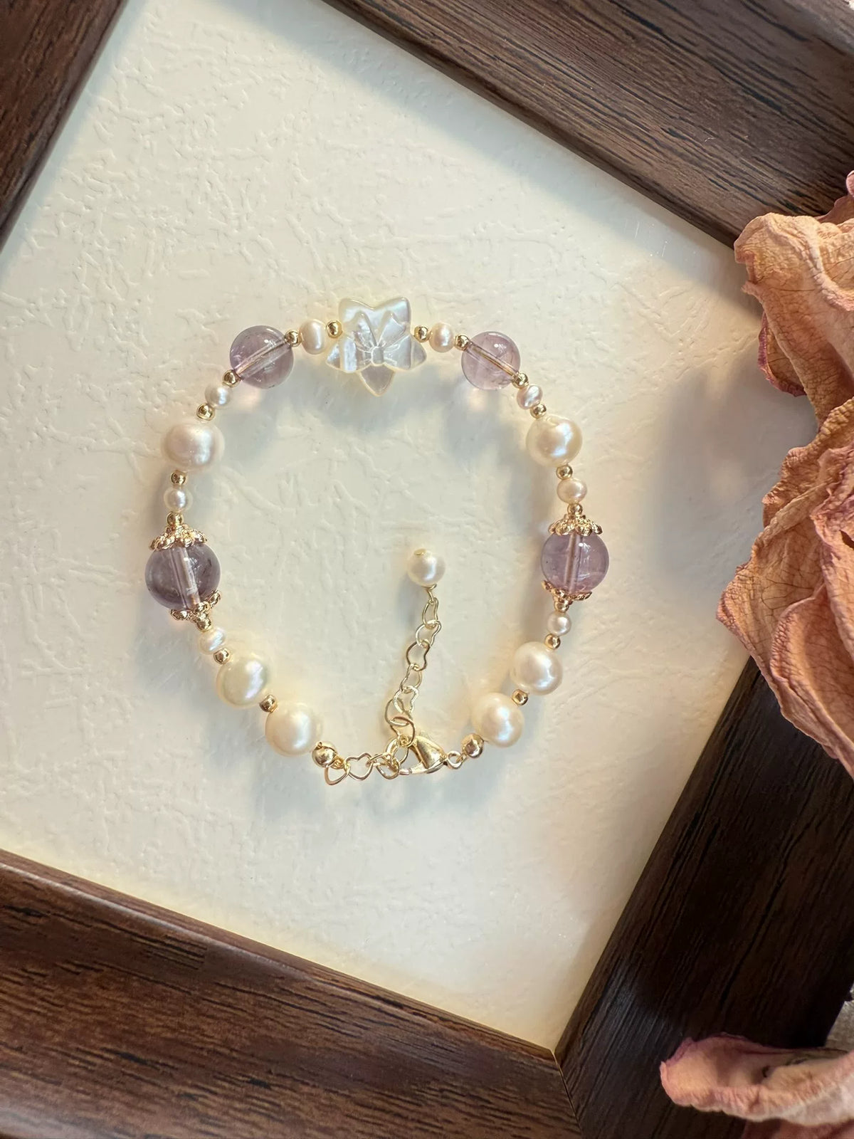 Pulseira de Pérola e Laço em Madrepépérola