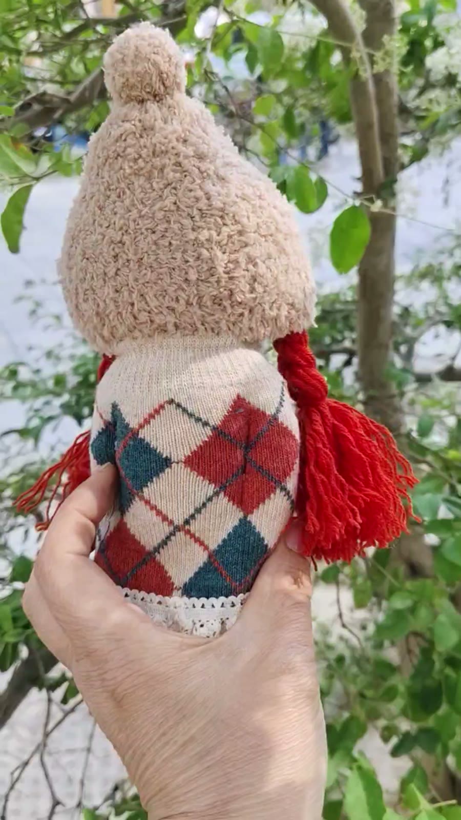 Boneca de Meia Feminina com Tranças Laranjas