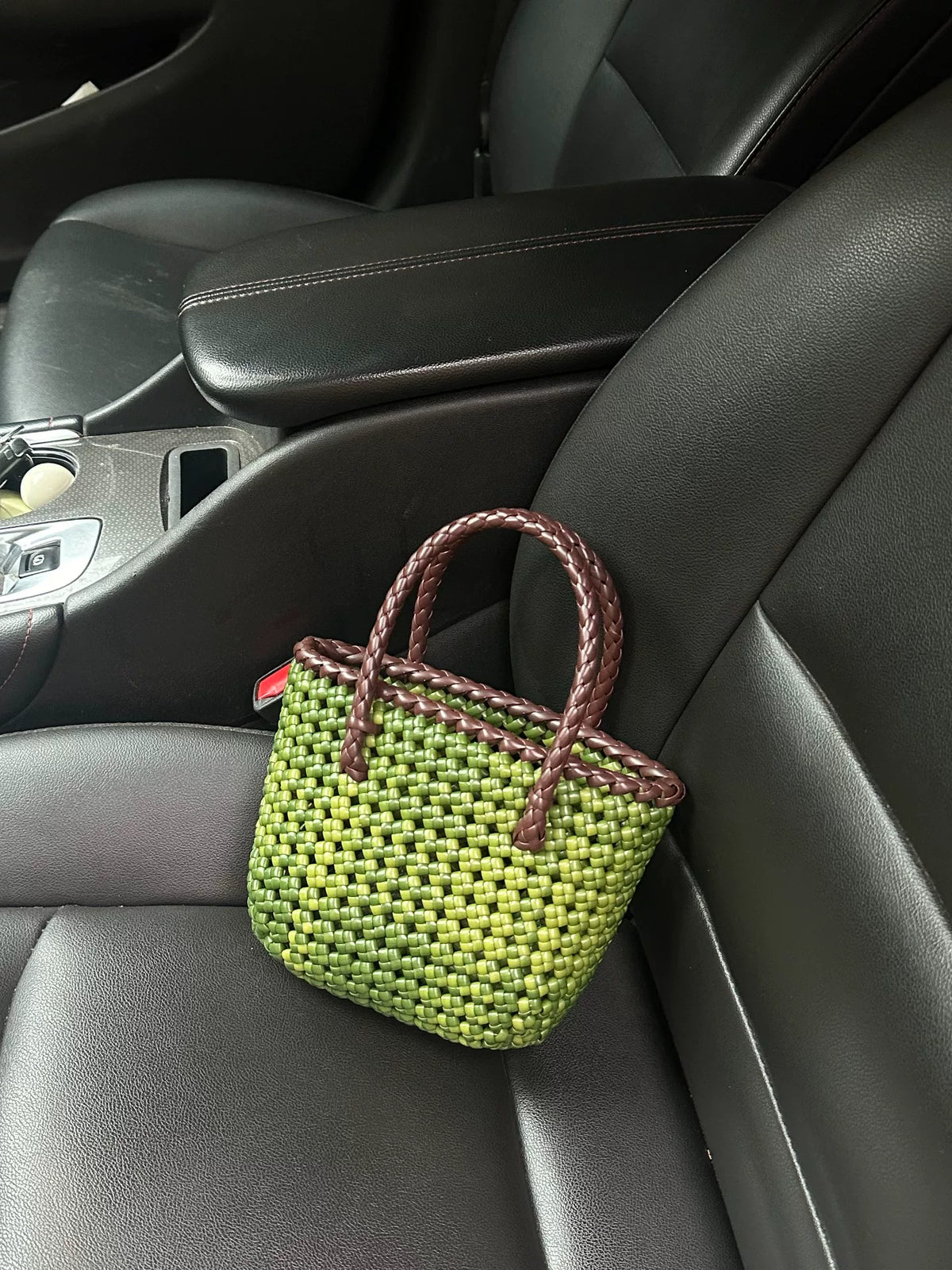 Bolsa de Vime em Gradiente Verde Tecida à Mão